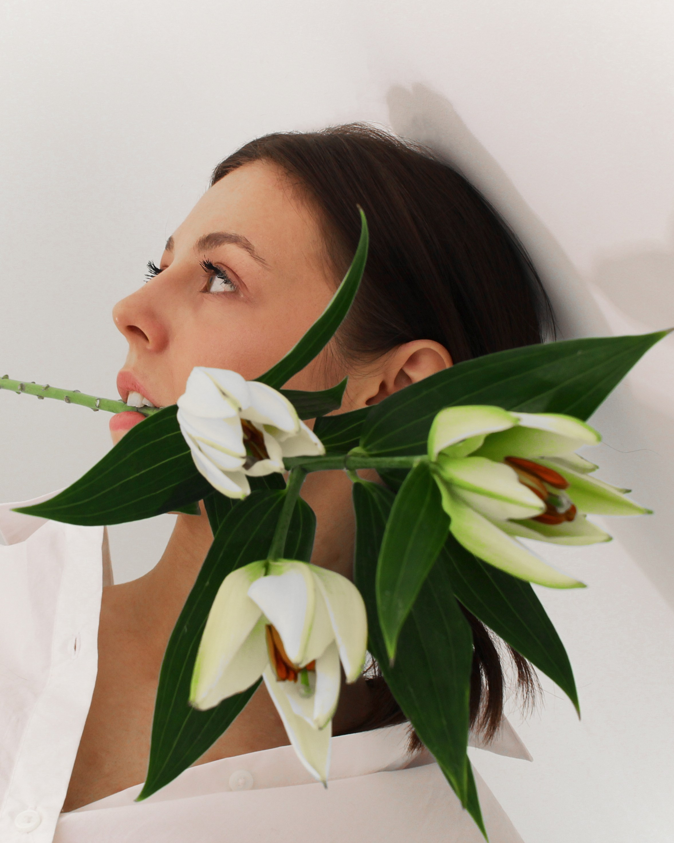 Ксения и цветы. Фотограф из Первоуральска Роман Заиченко