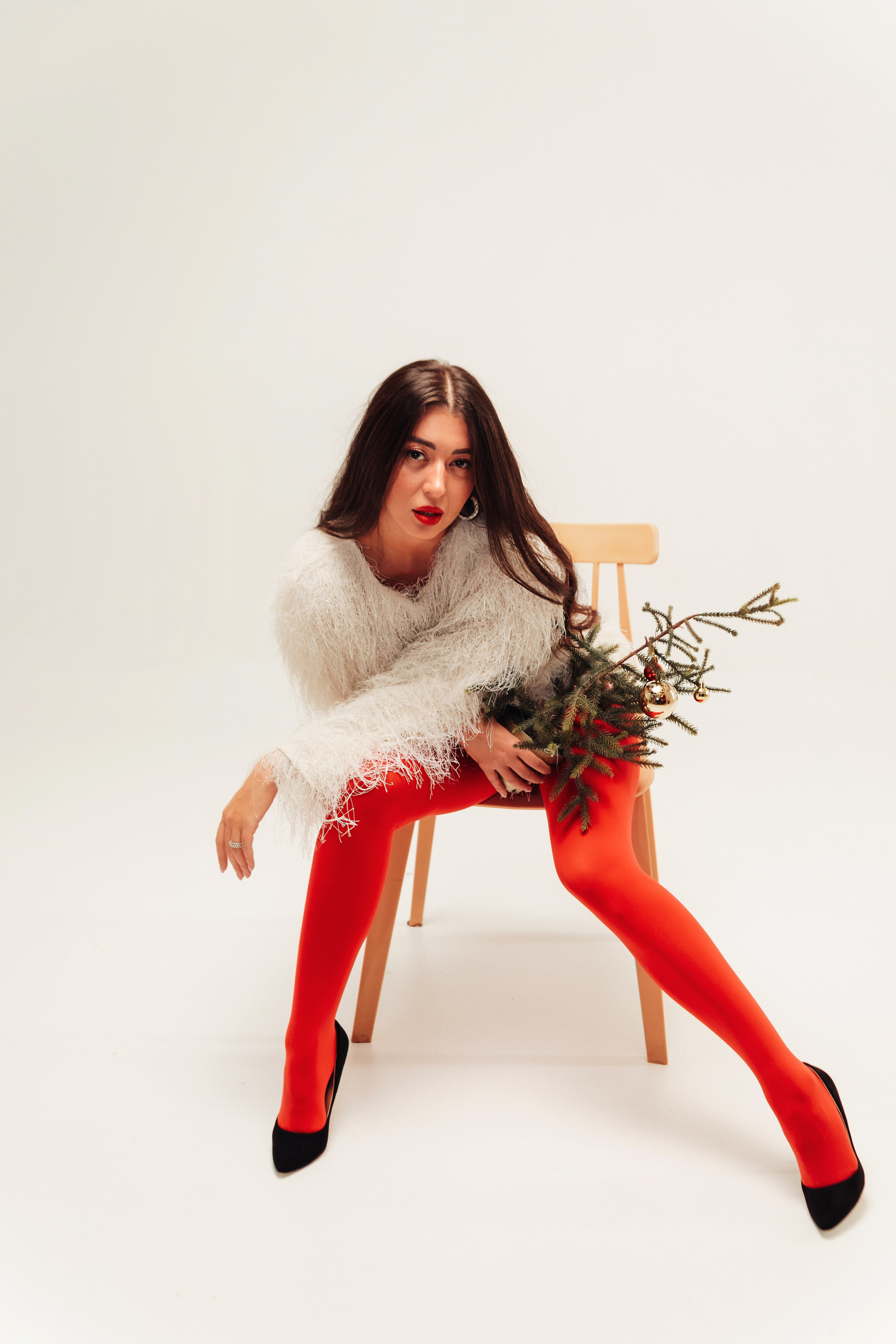 Фотосессия в студии СПБ, новогодняя фотосессия СПБ, рождественская съемка, фотосессия с бантом, большой бант, красный бант, фотосессия с большим бантом