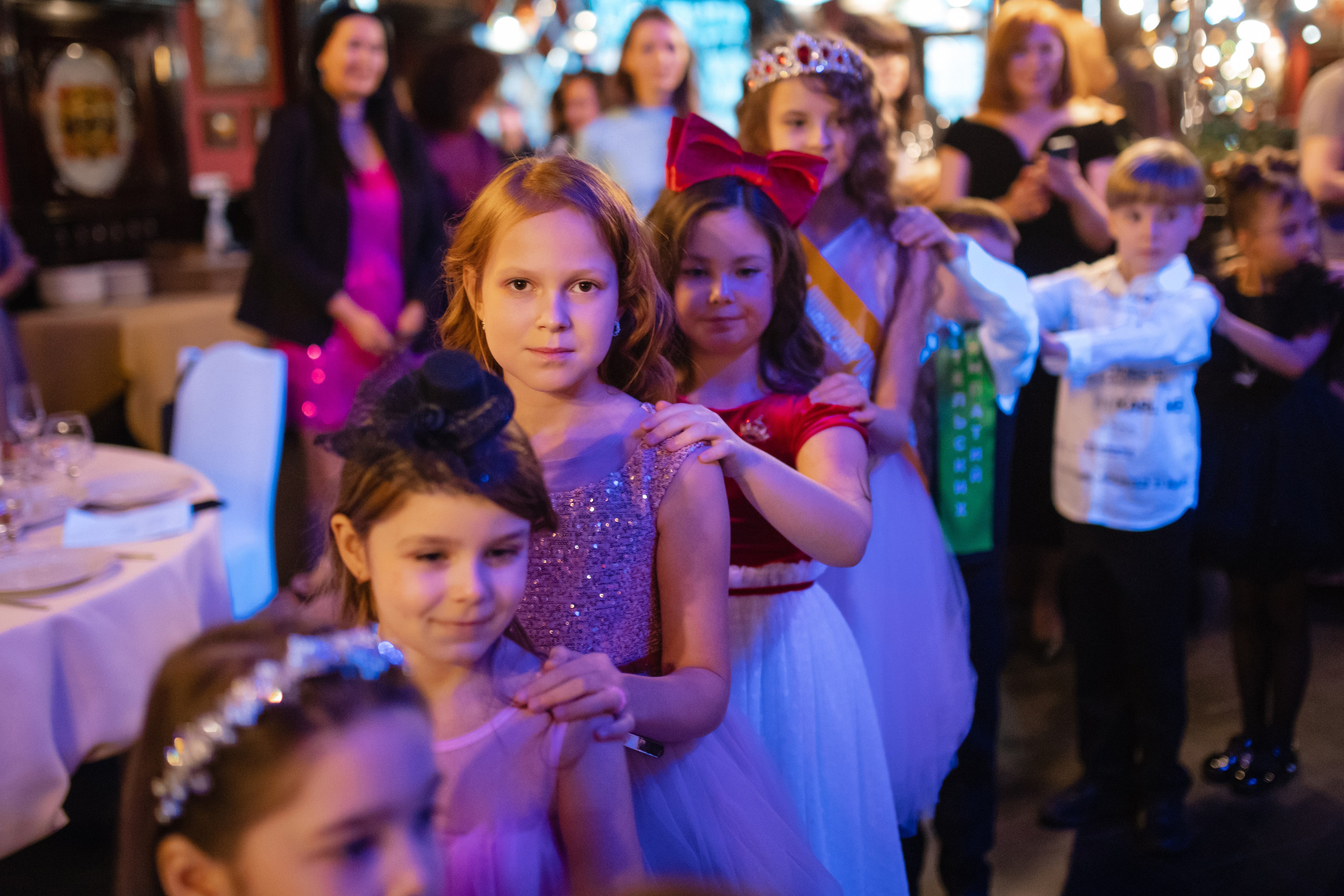 Автограф дети. Новогоднее мероприятие. Роман Урумбаев фотограф Нижневартовск