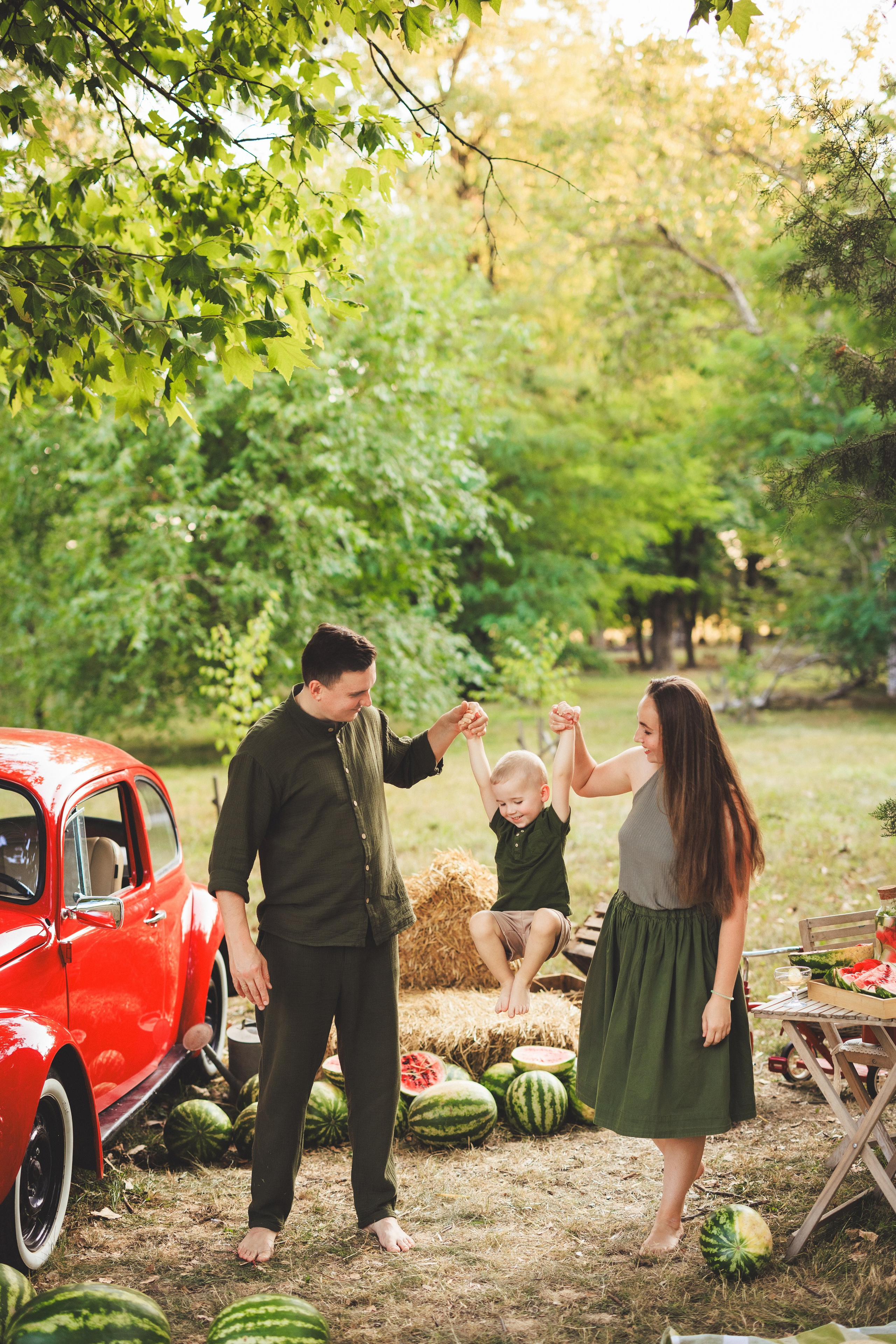 Летняя фотосессия с арбузами и ретро автомобилем. Семейный и детский фотограф в Краснодаре Анна Трашкова