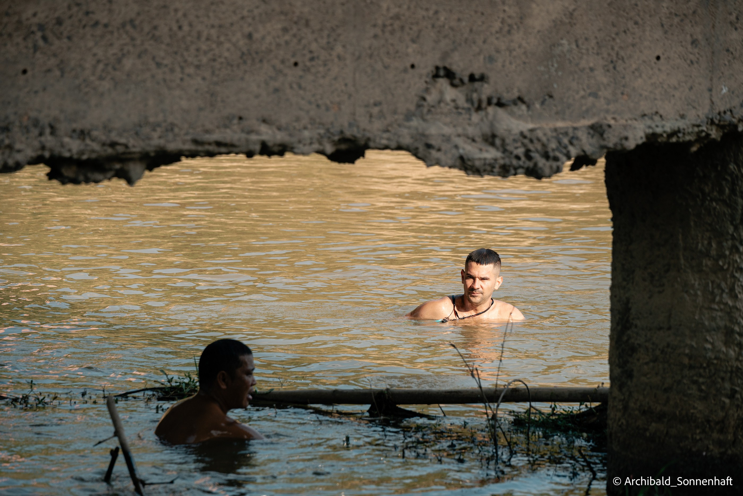 Weekend kayaking trip. Photographer in Guangzhou, China. Archibald Sonnenhaft