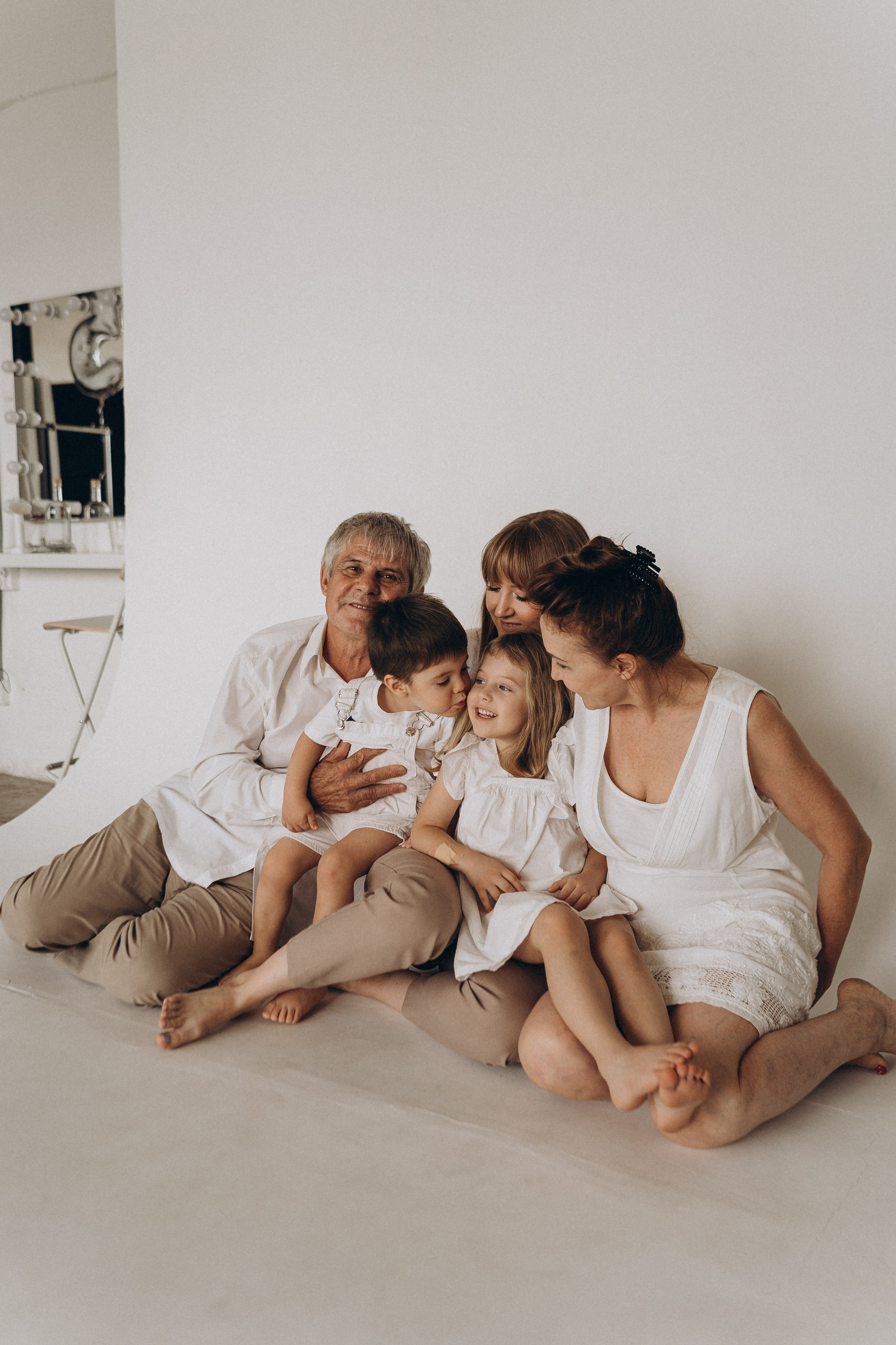 Лиам, Мила, Диана и родители. Семейный и домашний фотограф в Уфе Ирина Гарасюта