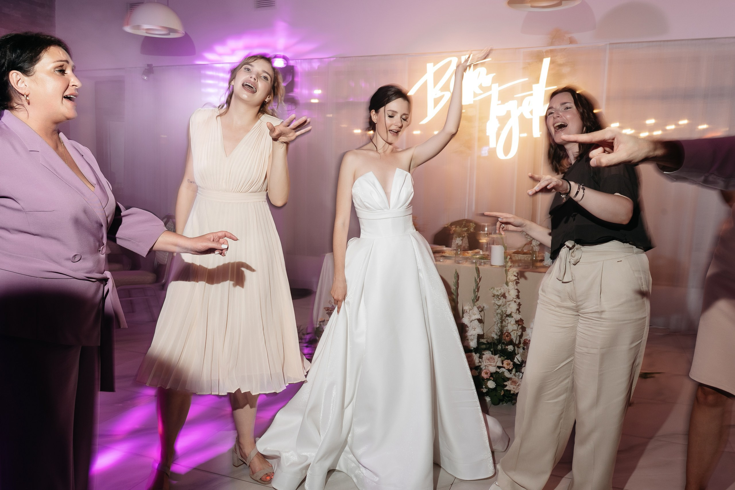 Сверкай, как молния, танцуй, как в последний раз. Олег и Мария Ивановы фотограф и видеограф в Пскове Санкт - Петербурге