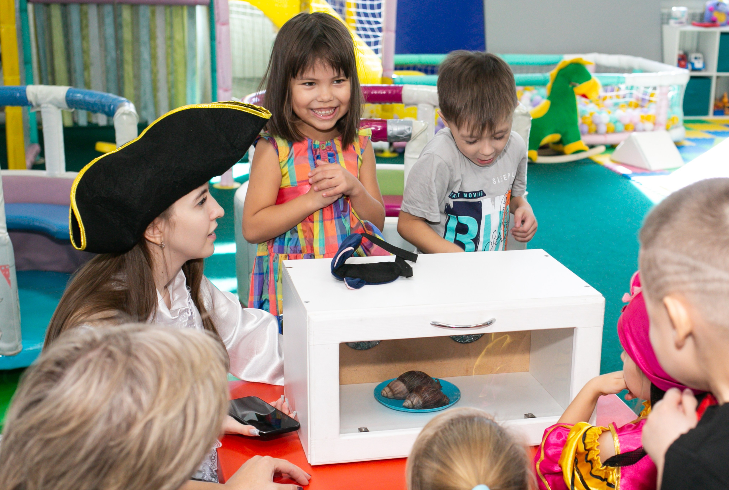 Белый кролик. Форд Боярд. Фотограф новорожденных и семейный фотограф НСО г. Бердск Марина Львова