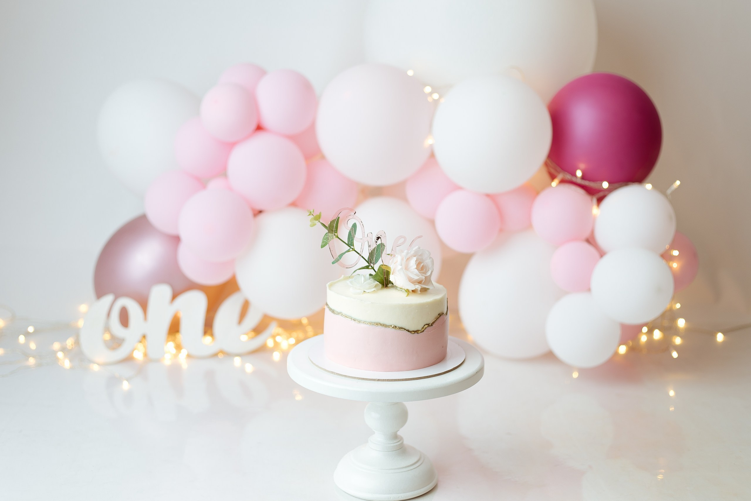 Праздничное оформление. Фотограф беременности, новорожденных Москва. годики под ключ