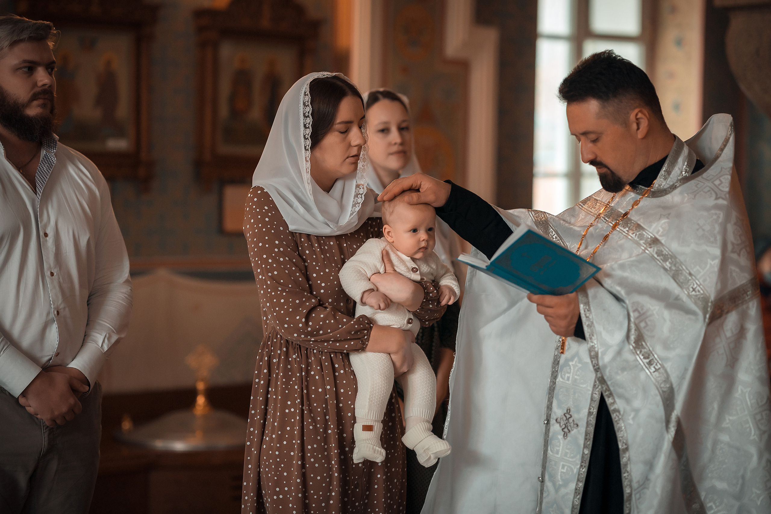 Крещение ребенка в Красноярске. Фотограф на Крещение и Венчание в Красноярске Рамазанова Юлия