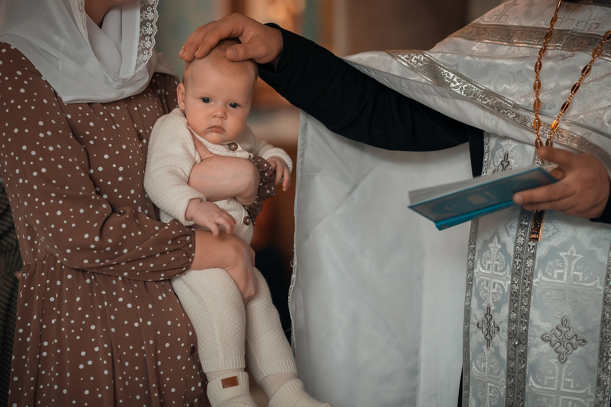 Крещение ребенка в Красноярске. Фотограф на Крещение и Венчание в Красноярске Рамазанова Юлия