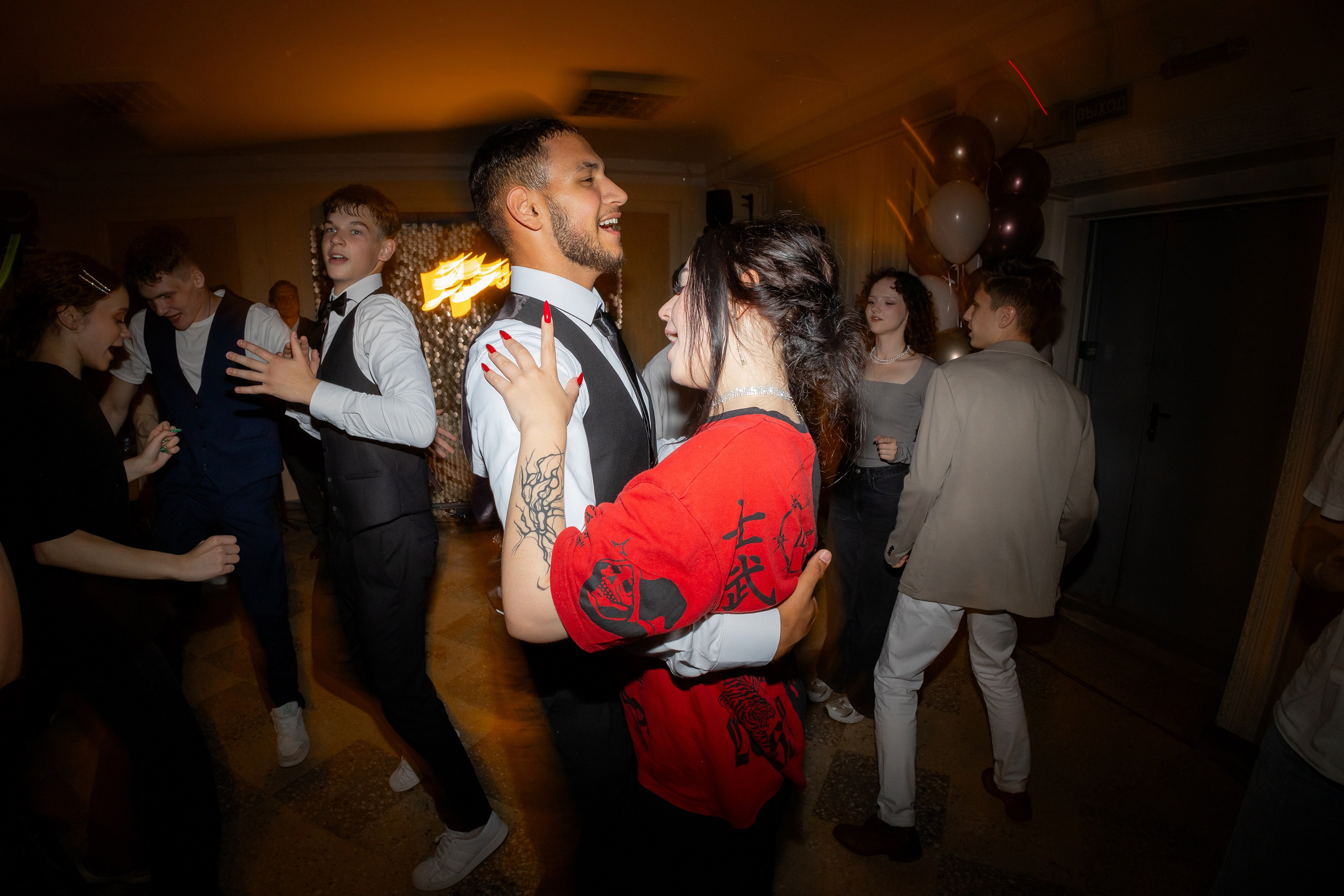 Школьный выпускной 2024 год в Соколе (Минск). Свадебный фотограф в Минске/Беларуси Сергей Спиридонов