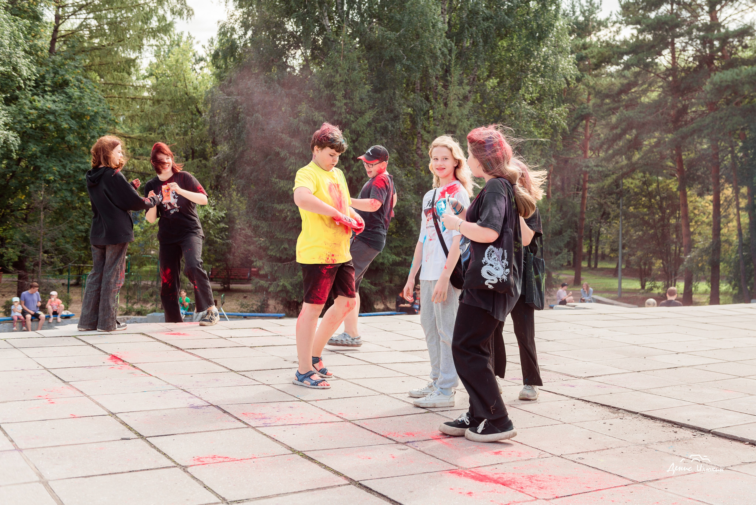 Краски Холи в Комсомольском Парке 2023. Детский фотограф, семейный фотограф и репортажи в Кемерово