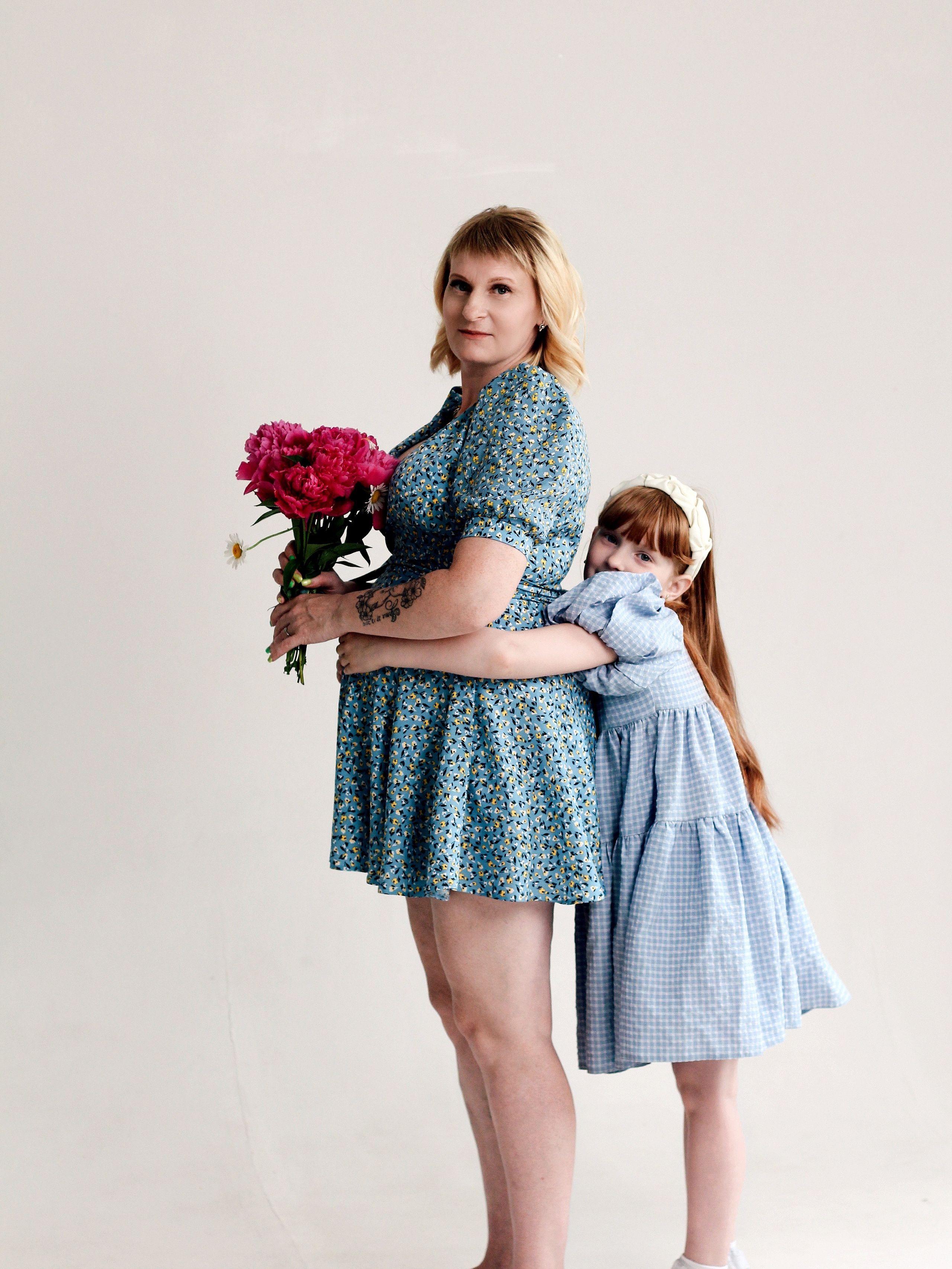 С пионами. Photography Eva