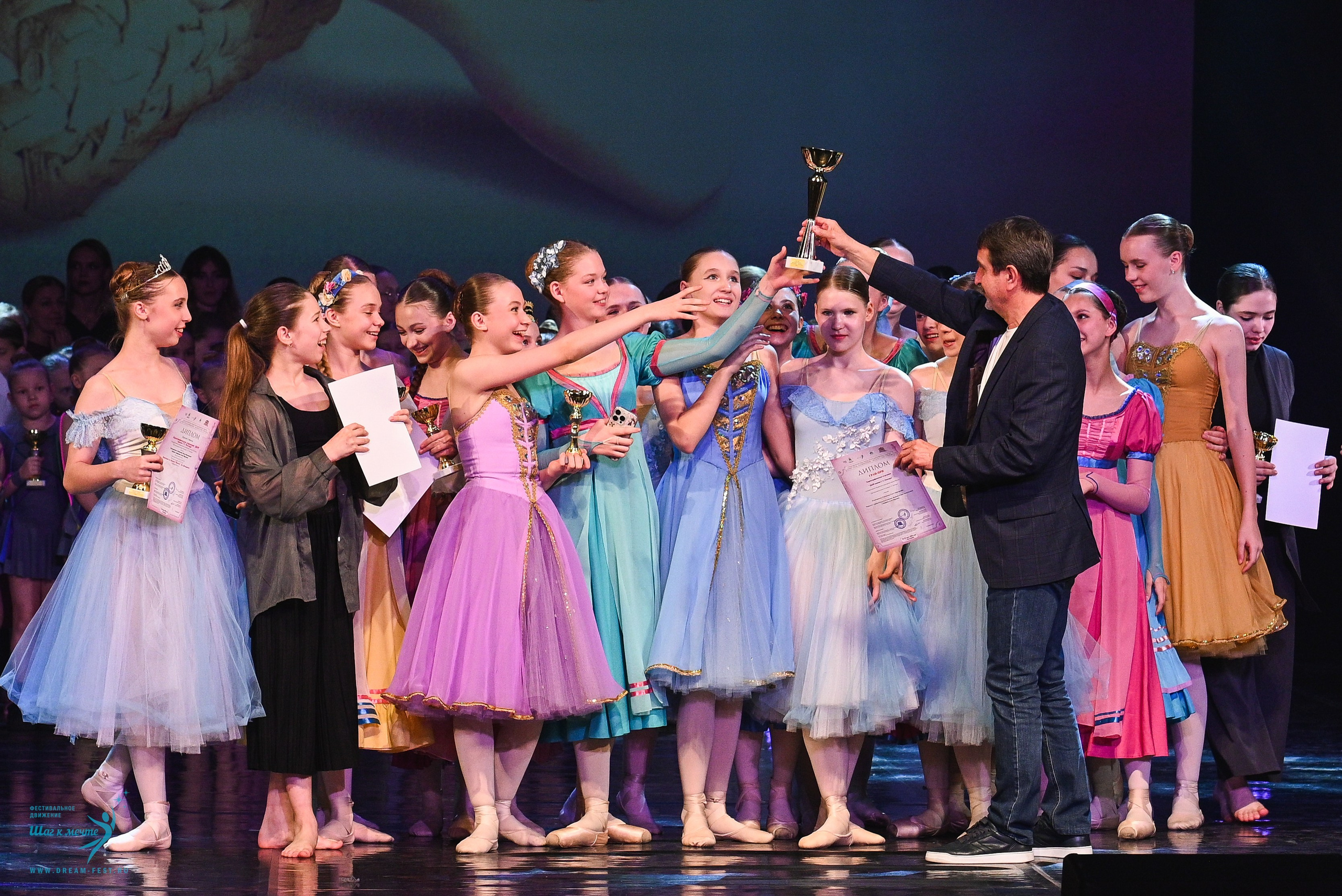 24.05.2025 «Мир под названием — Искусство танца» Фестивальное движение «Шаг к мечте» г. Кострома. Медиастудия Фото Концепт