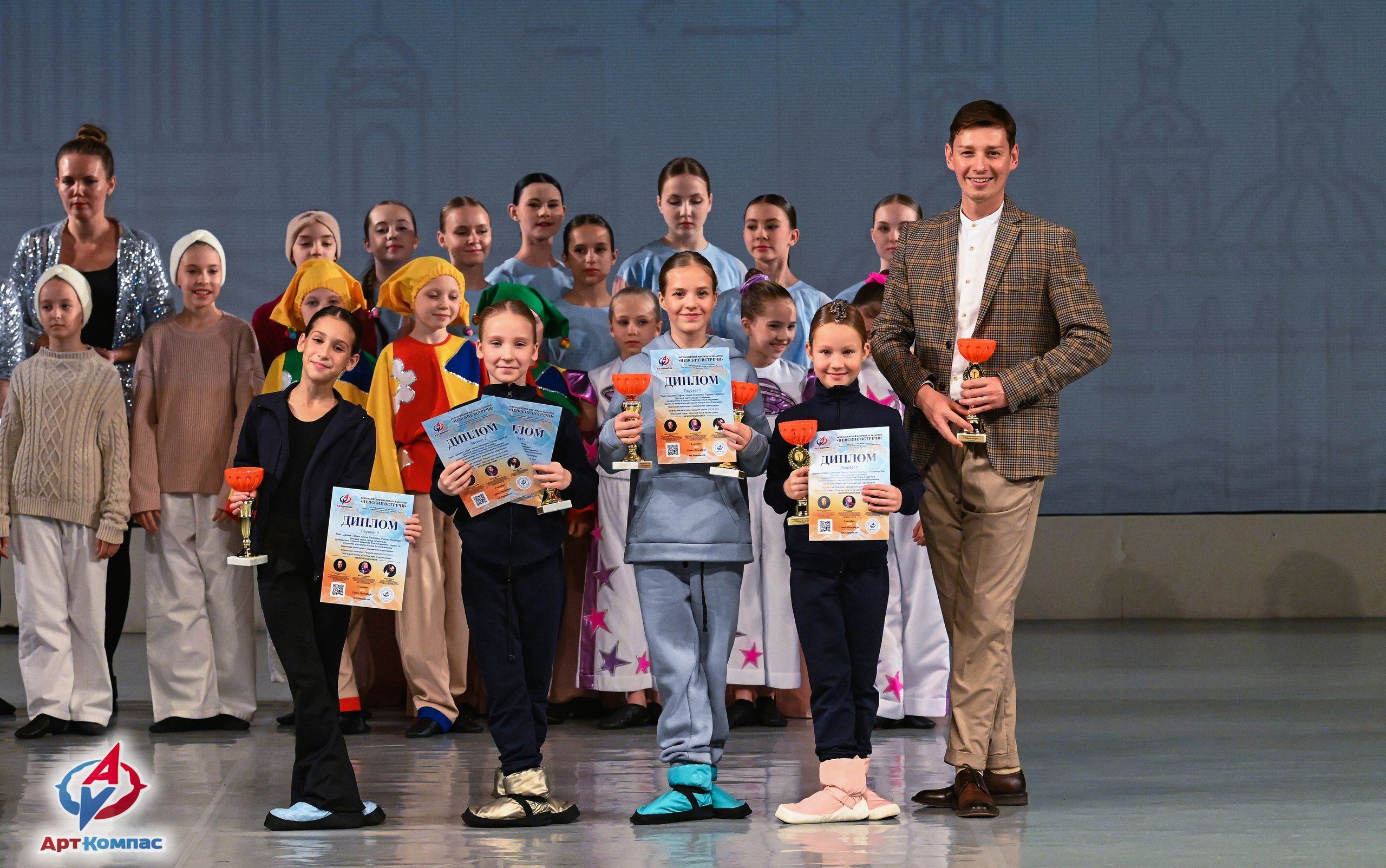 05.10.2025 Всероссийский фестиваль талантов «НЕВСКИЕ ВСТРЕЧИ» г. Санкт-Петербург. Медиастудия Фото Концепт