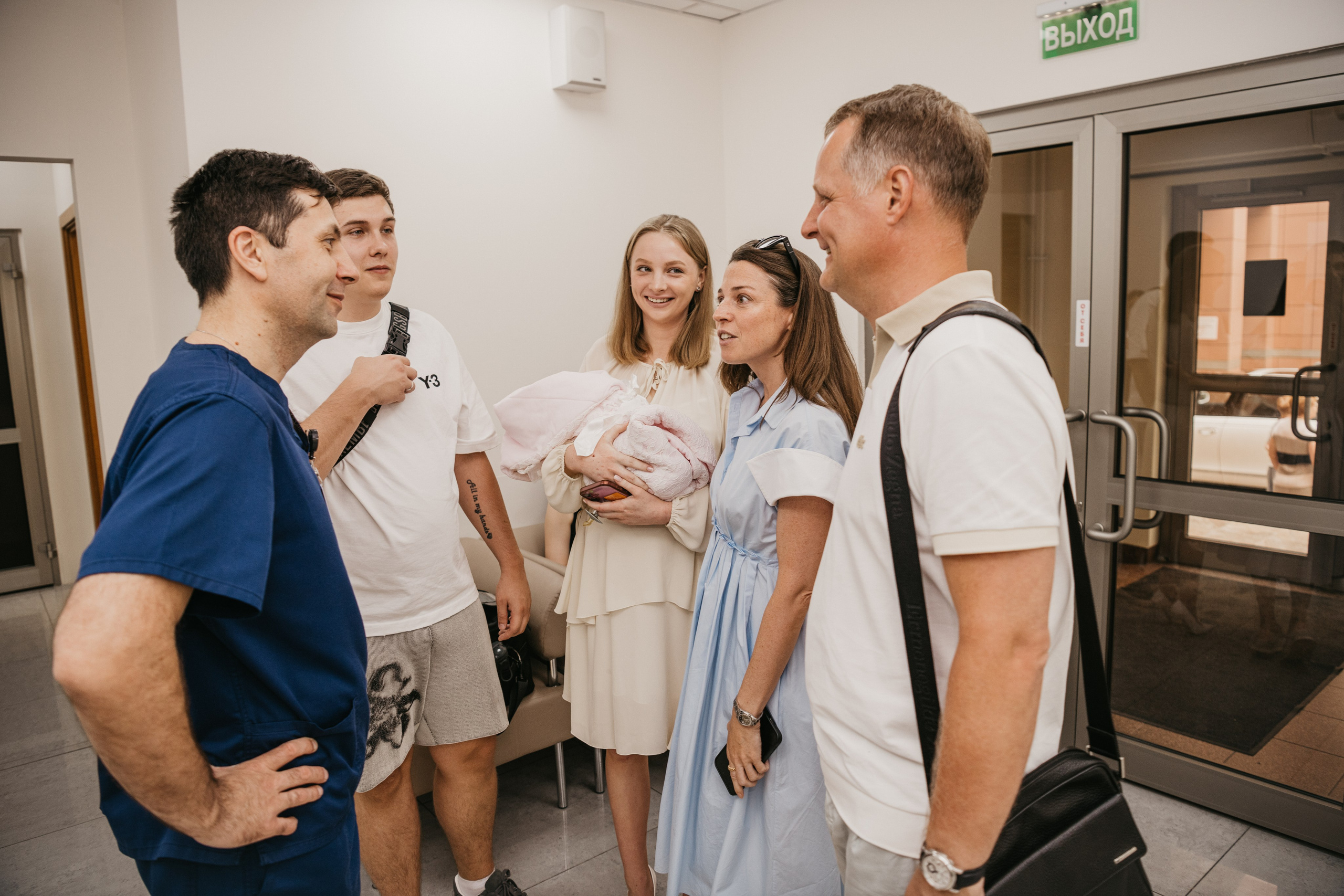 Выписка Виктории. Мать и дитя. Фотограф на выписку из роддома в Москве и МО