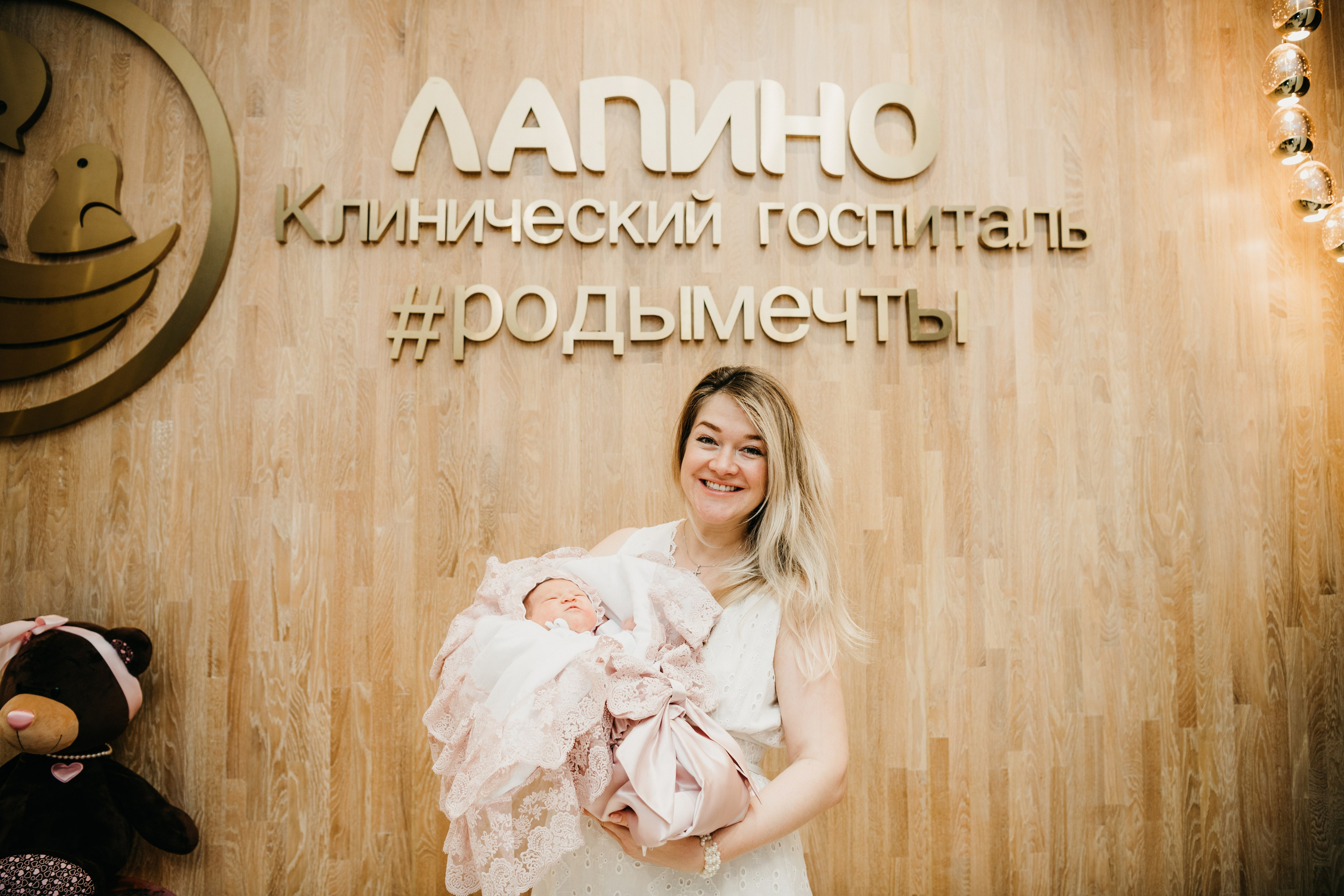 Выписка Полины в Лапино. Фотограф на выписку из роддома в Москве и МО