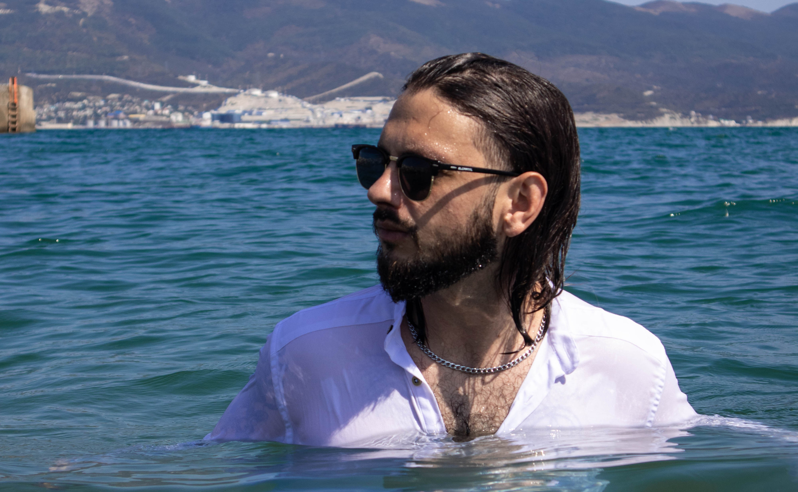 «Шаги по волнам: берег мечты». Уличный фотограф Города N