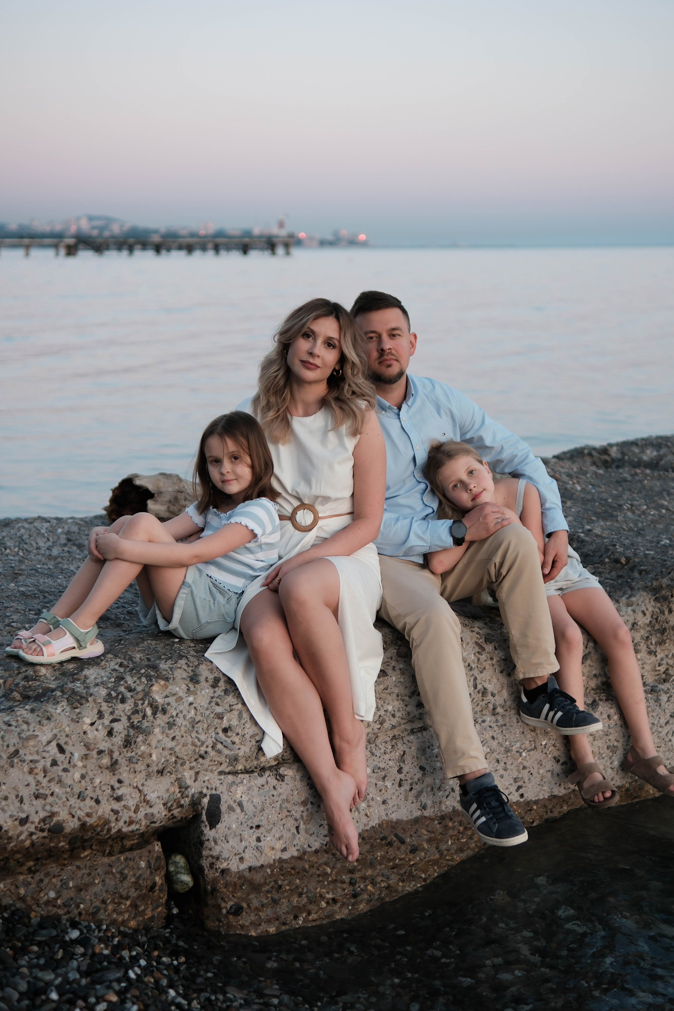 Алеся с Сергеем и дочками. Фотограф Черненко Дарья