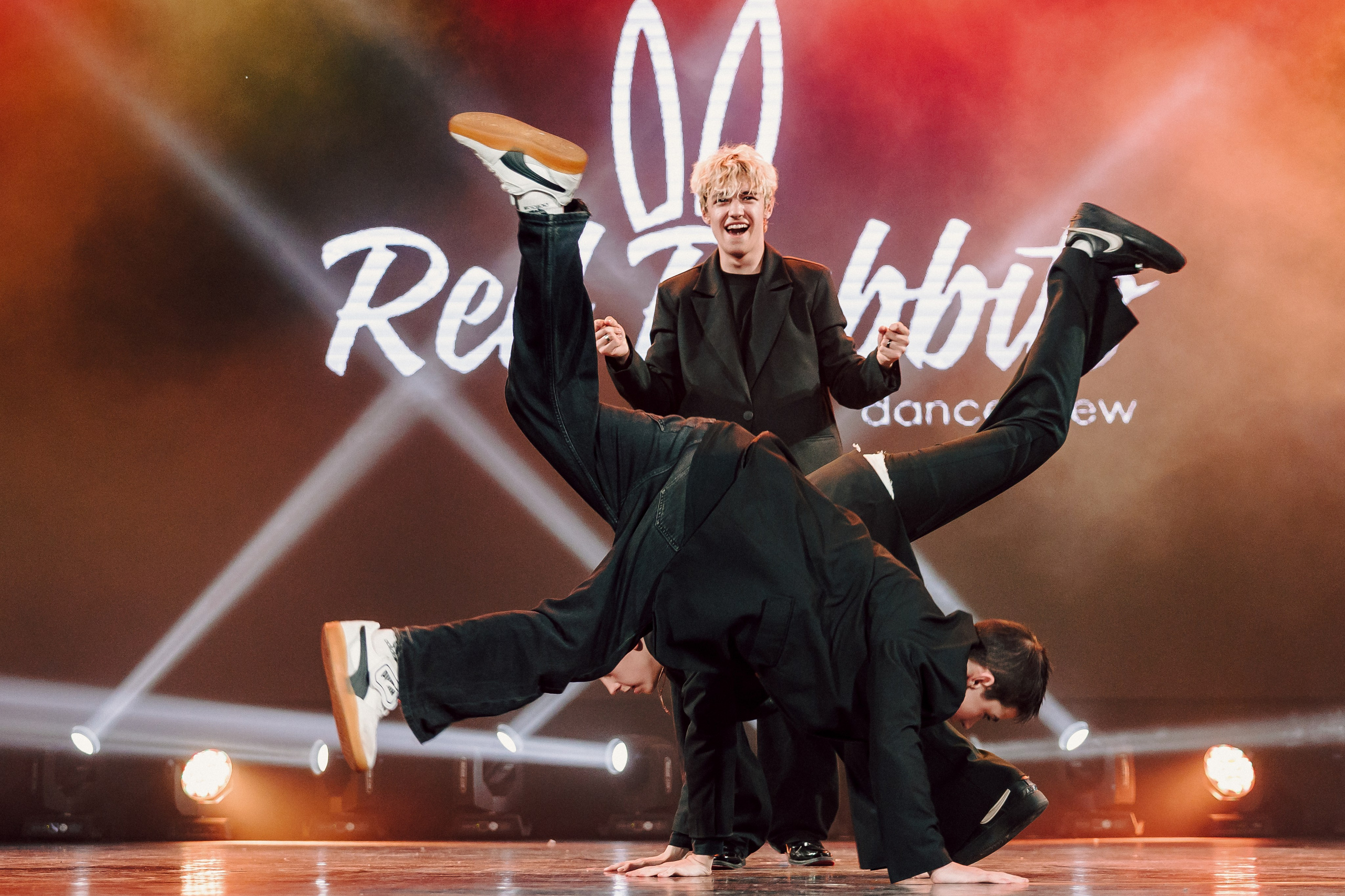 Отчётный концерт танцевальной школы «Red Rabbits» 2025. Лёшка Варзегов — фотограф