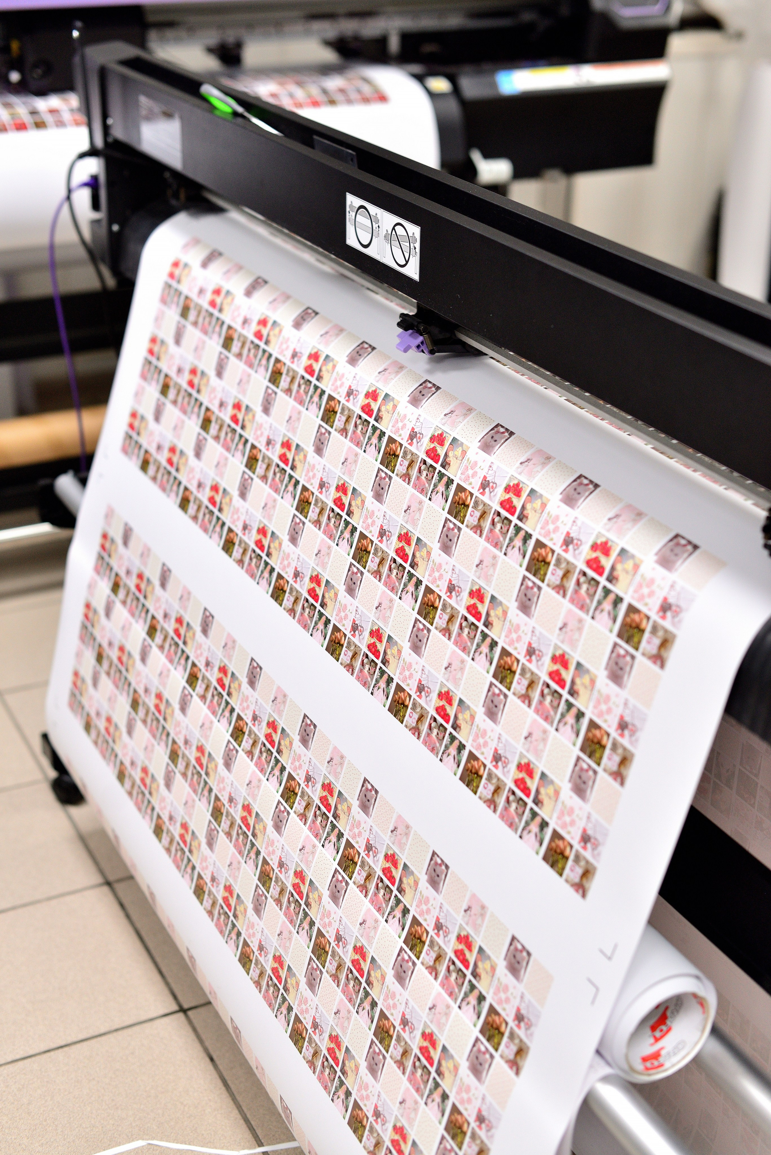 Производство 3D стикеров. Фотограф Сергей Сергеев