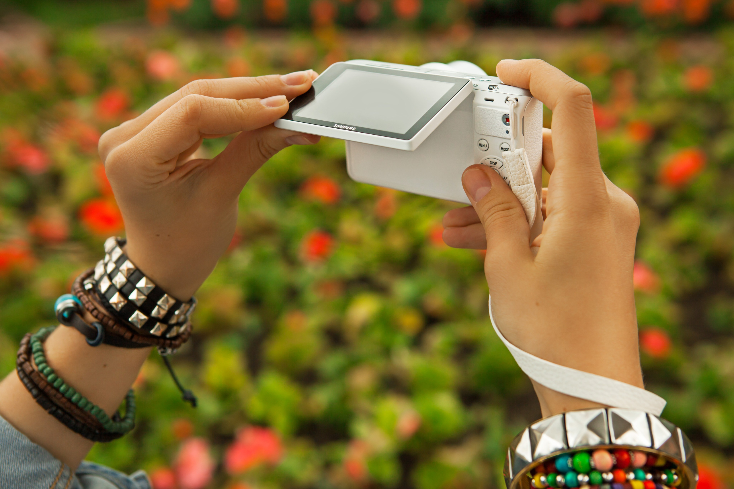 СЪЁМКА НА ЛЮДЯХ. Ильшат Бикмиев — предметный фотограф. Каталог и рекламная съёмка для бизнеса Алматы. Качественные фото для бизнеса, маркетплейсов интернета