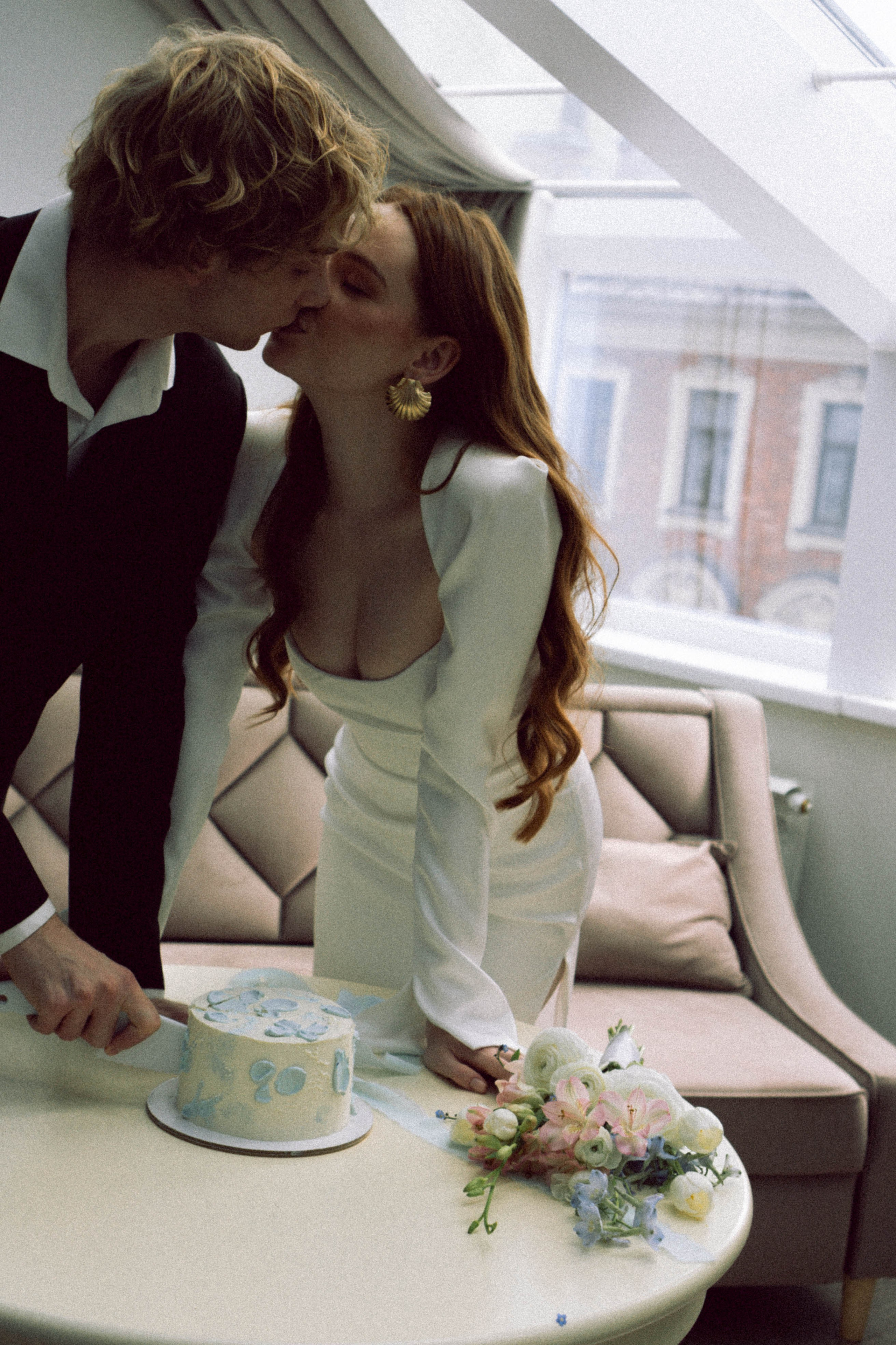 СВАДЕБНАЯ СЬЕМКА В ОТЕЛЕ. СБОРЫ ЖЕНИХА И НЕВЕСТЫ И ТАКЖЕ ТОР И ПОДГОТОВКА К ПРОГУЛКЕ. Профессиональный фотограф, Санкт-Петербург — Виктория Богомолова