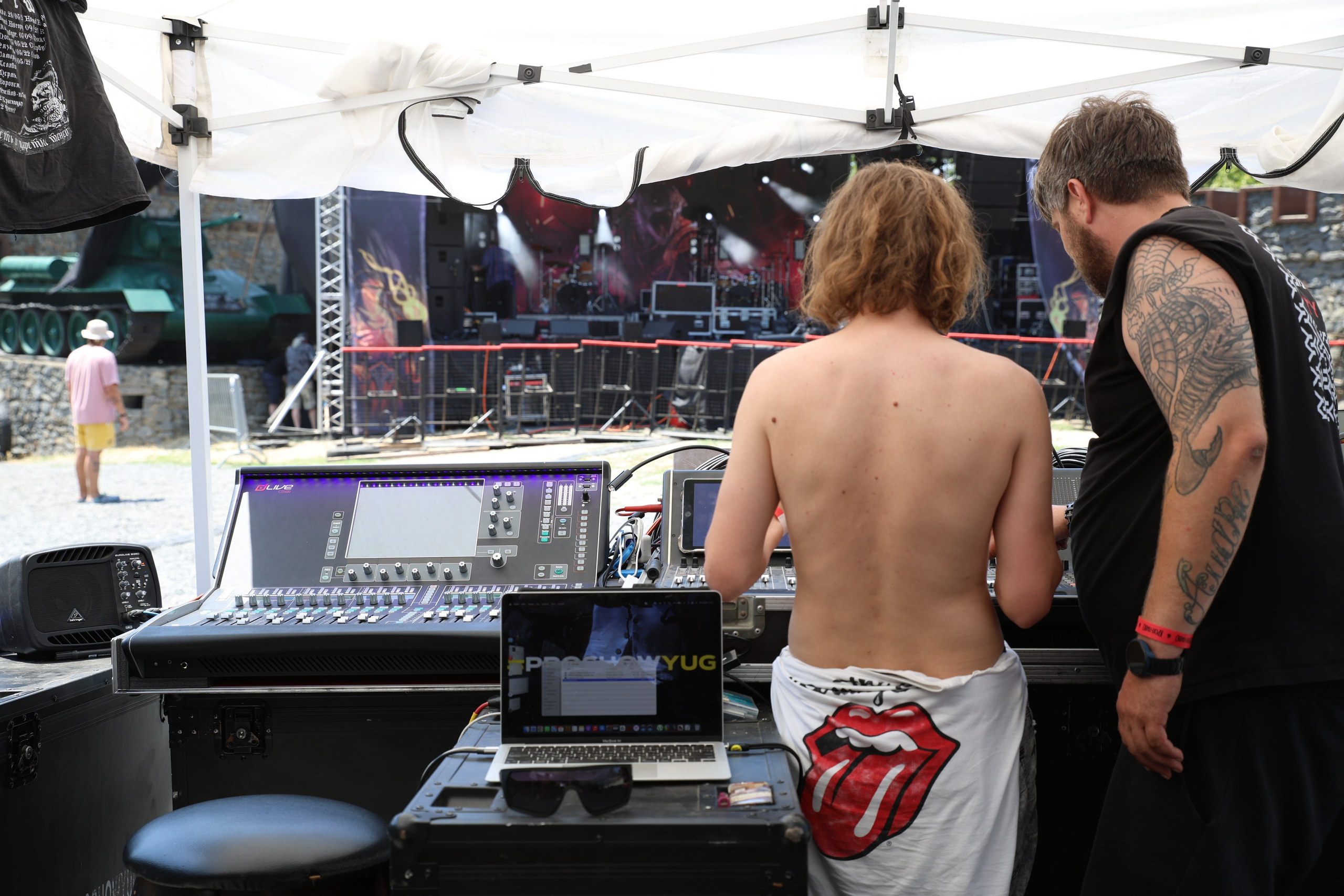 звукорежисер на работе