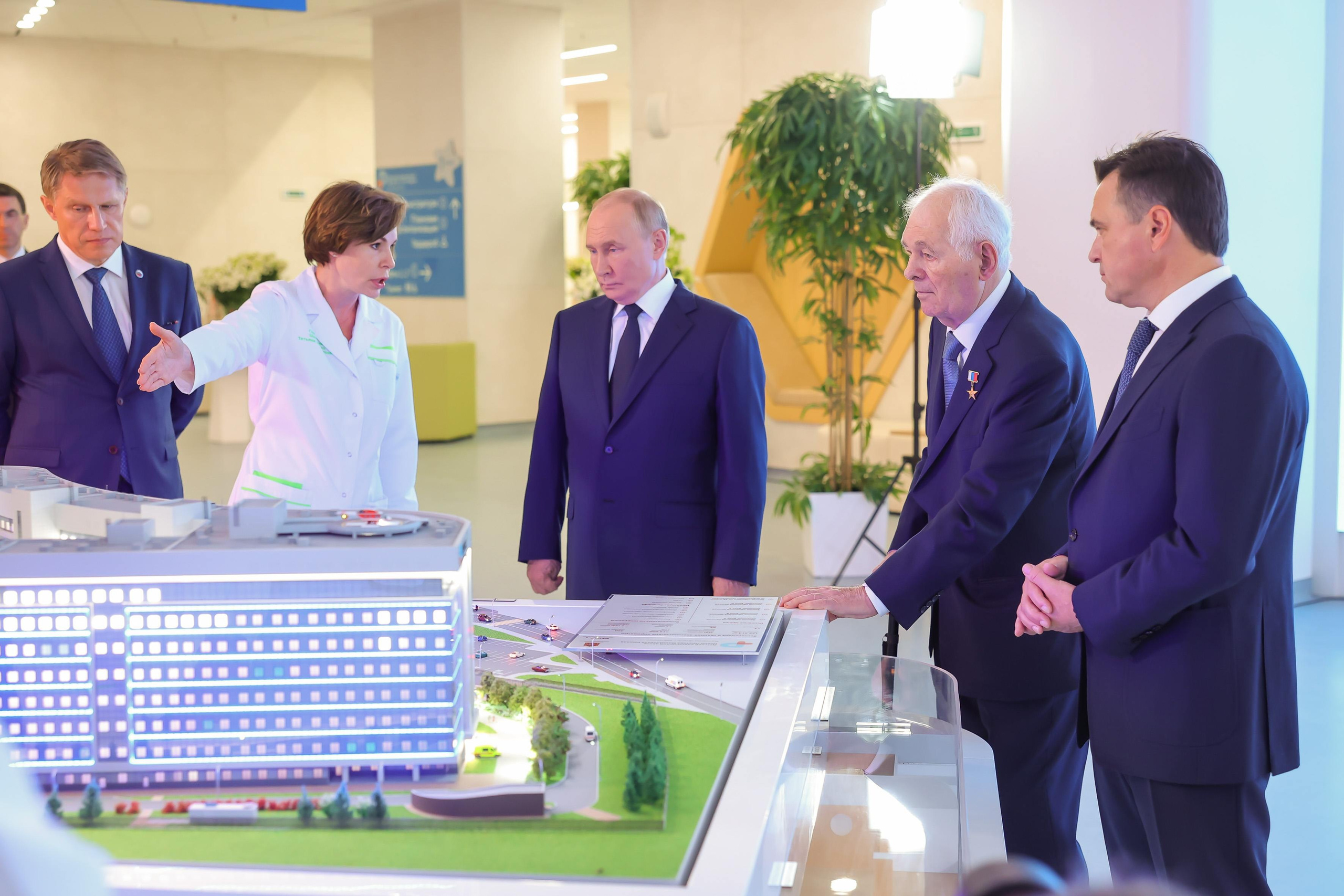 Владимир Путин, Андрей Воробьев и Леонид Рошаль открыли Детский клинический центр в Красногорске. Моя фотография