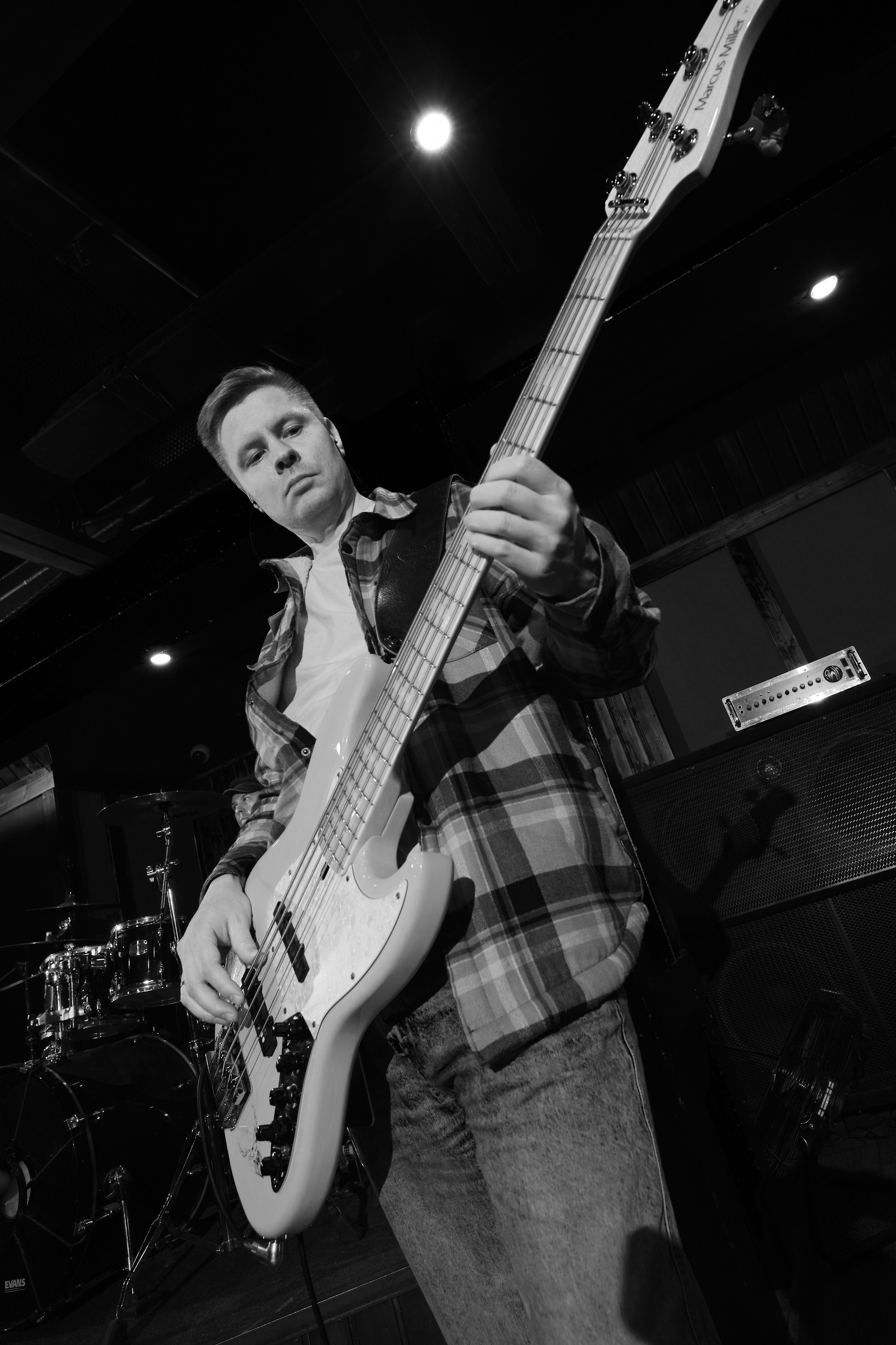 Съемка музыкальных клипов, сниппетов, съемка музыкантов за кулисами, концертная съемка, творческая съемка для музыкальных групп