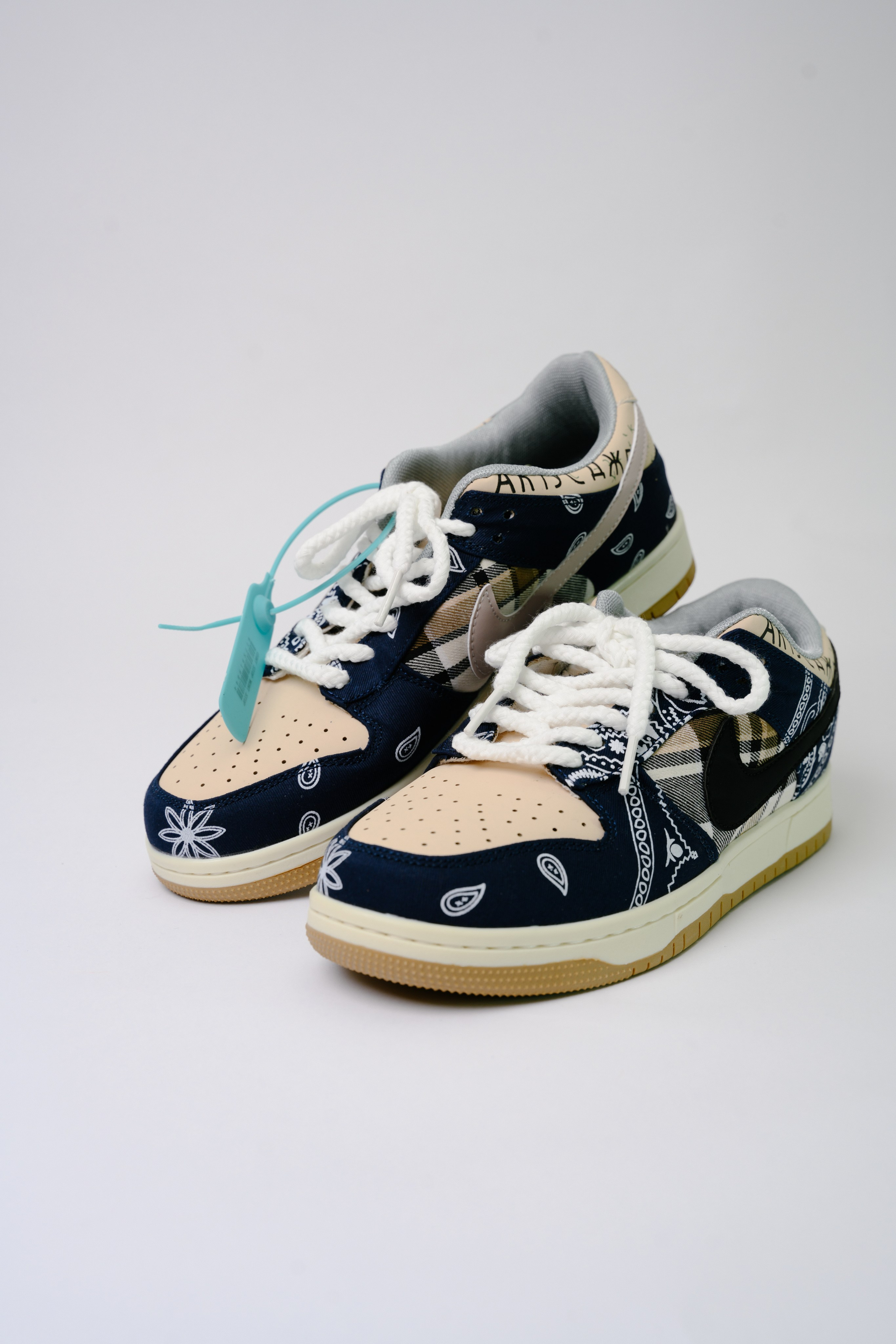 Кроссовки для wb. Фотограф в Красноярске