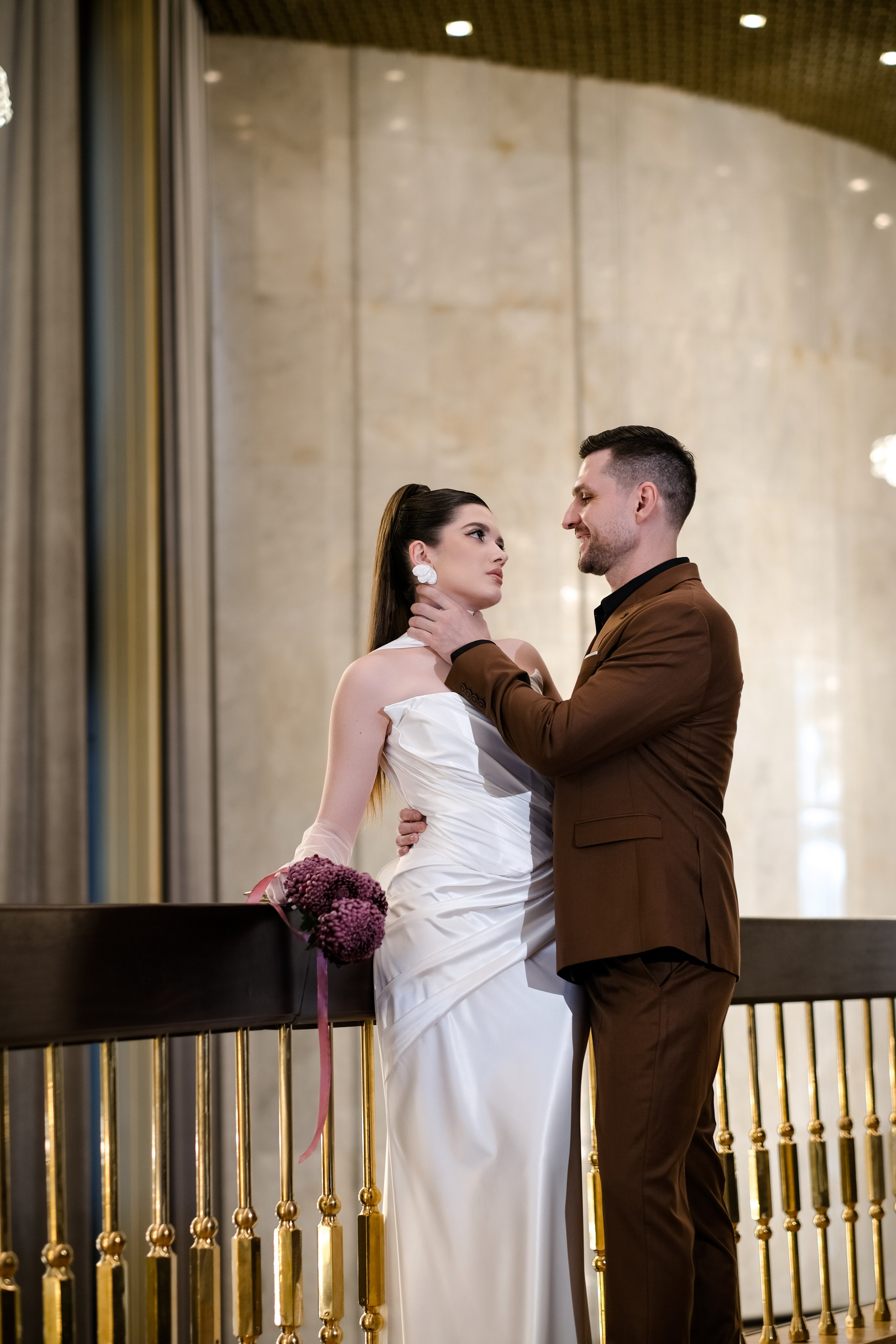 Свадебная фотосессия в театре драмы имени Наума Орлова. Свадебный фотограф в Челябинске Сырчикова Наталья