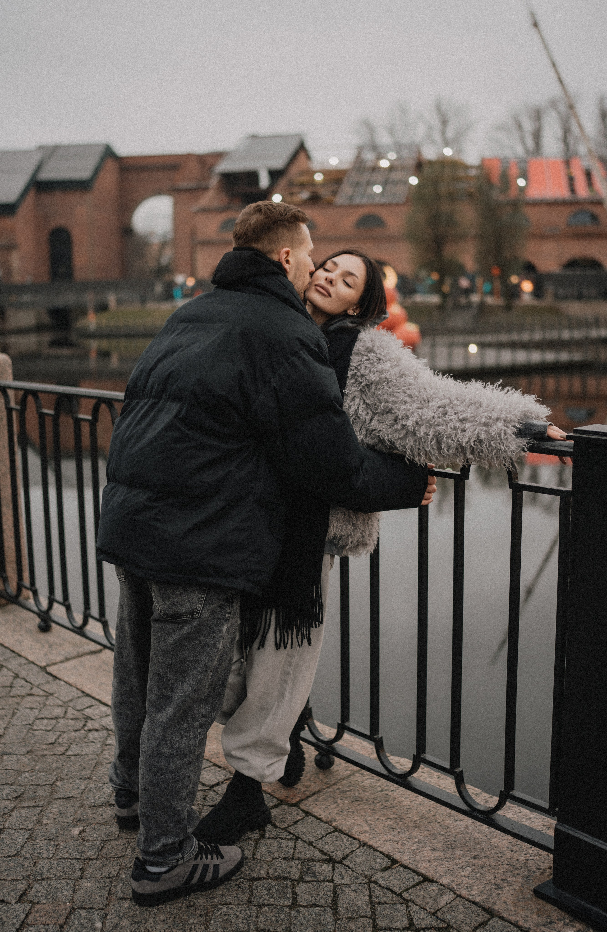 Парная фотосессия на катке. Федосова Елизавета - фотограф Санкт-Петербург. Фотосессия Новая Голландия.