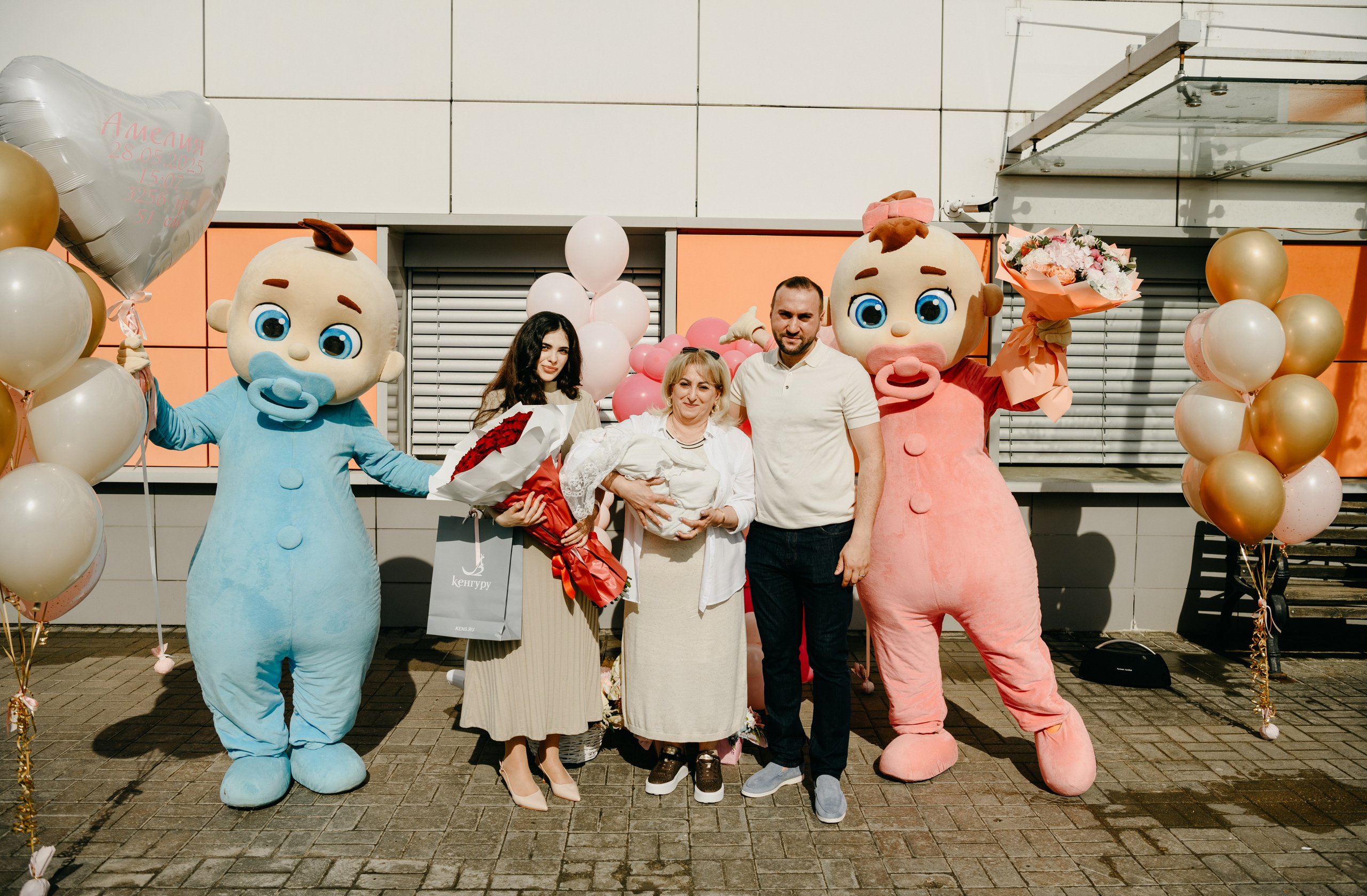Выписка Амелии в ФГБУ Кулакова. Фотограф на выписку из роддома в Москве и МО