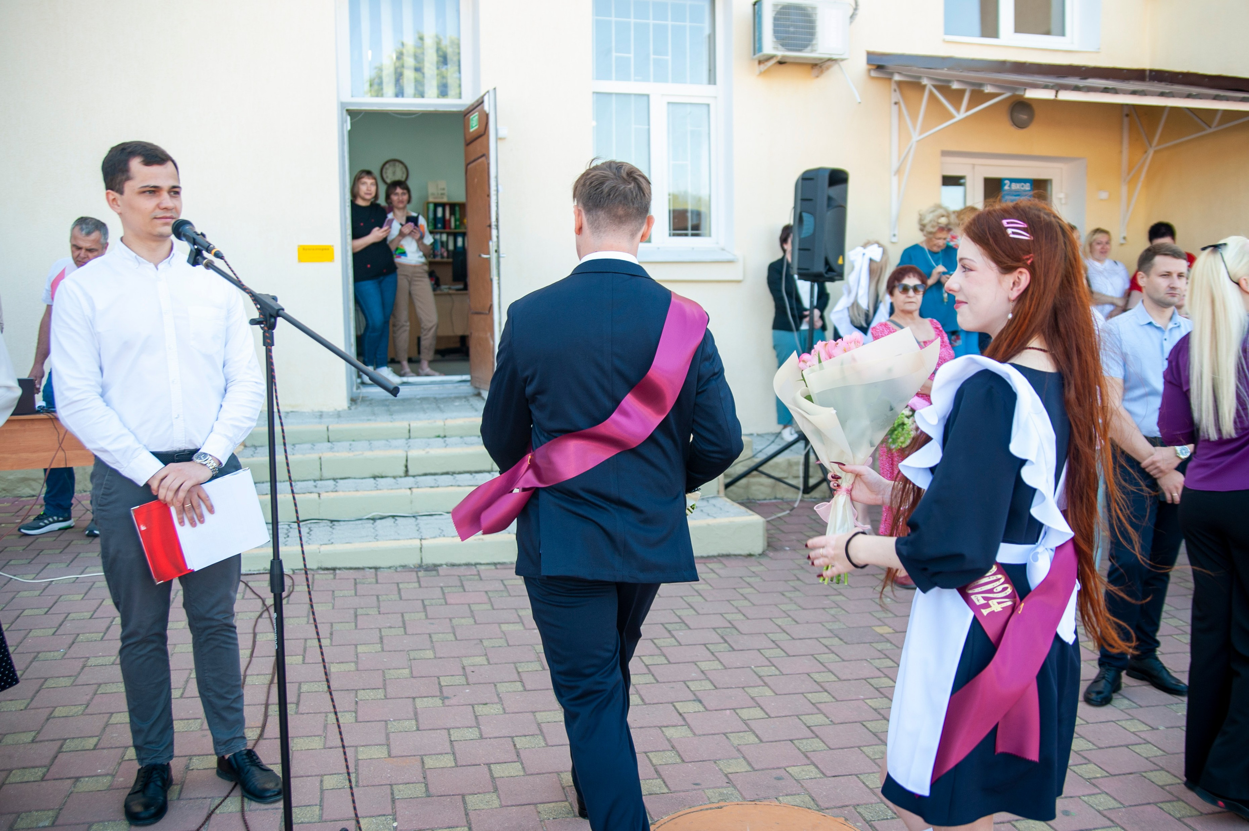 Последний Звонок МАОУ СОШ № 17 им. Эдуарда Есаяна — Архипо-Осиповка. Свадебный и семейный фотограф Денис Лукьянов в Краснодаре, Краснодарском крае и Республике Крым