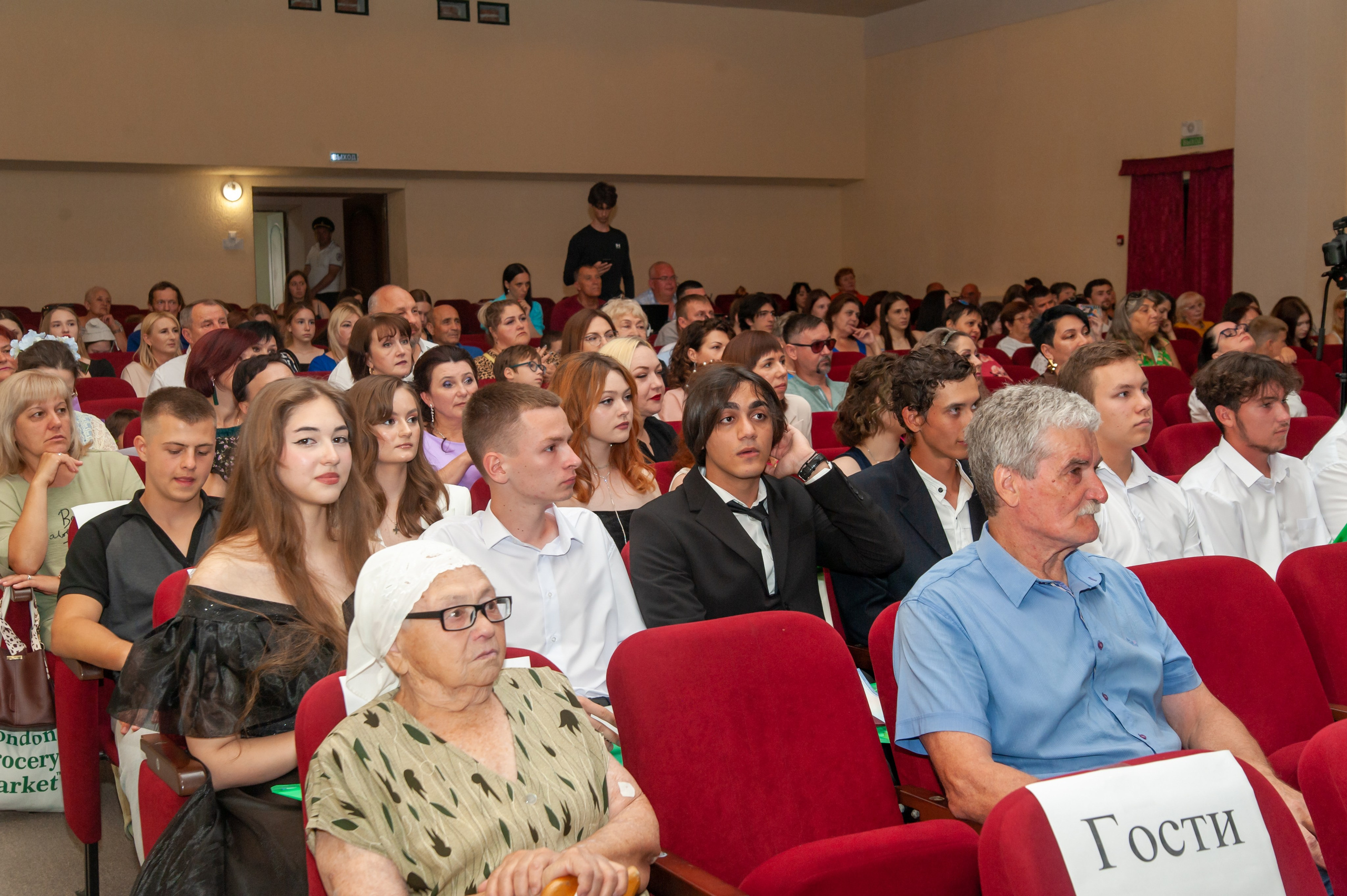 Выпускной МАОУ СОШ № 17 им. Эдуарда Есаяна. Свадебный и семейный фотограф Денис Лукьянов в Краснодаре, Краснодарском крае и Республике Крым