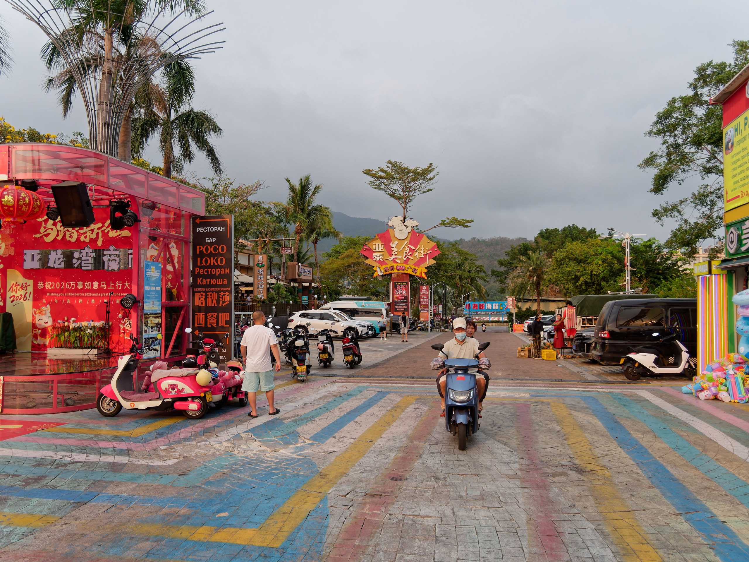 Хайнань 2026, «Food Street» ночная улица еды в Ялунване. Фотопрогулки по Миру