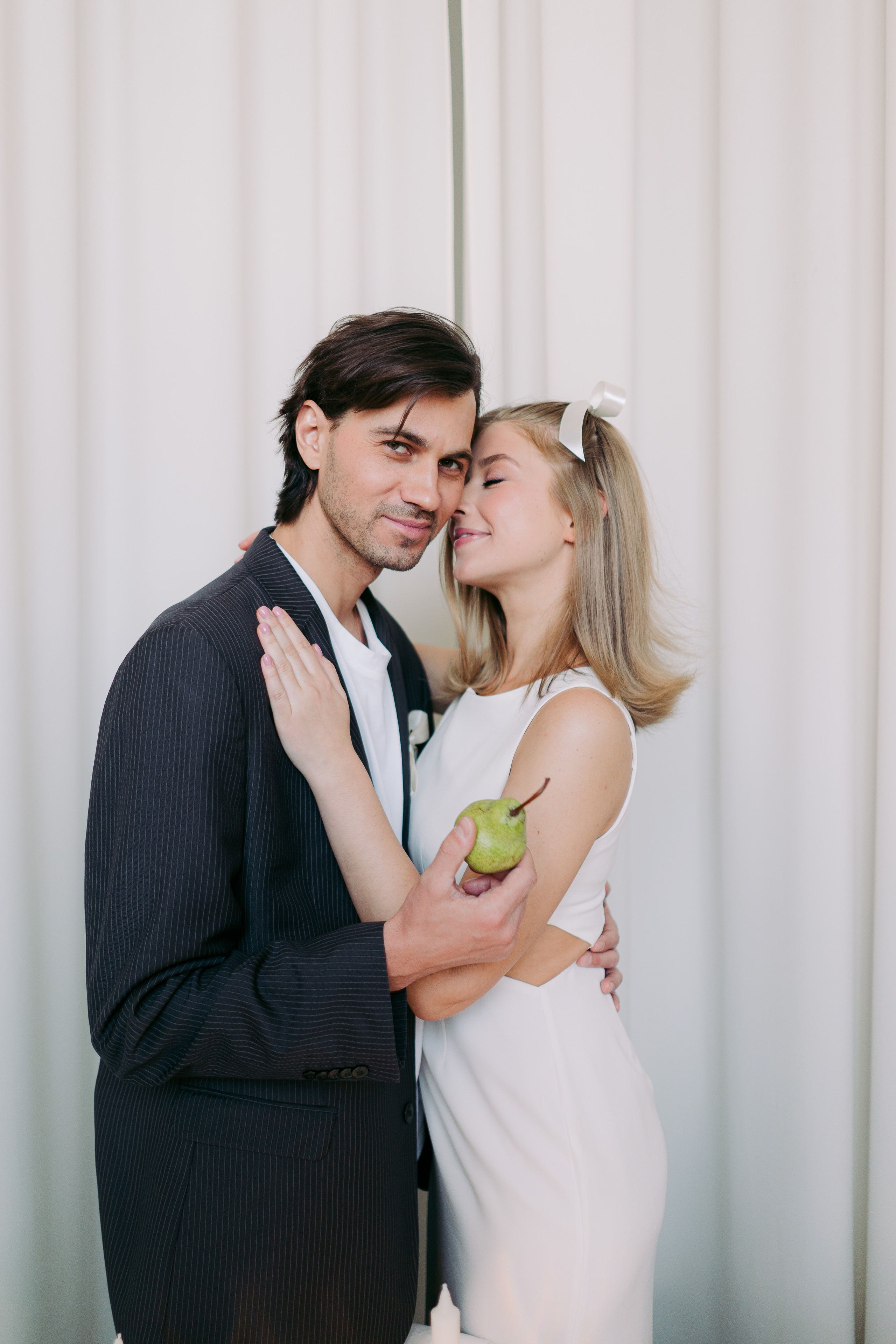 Свадебная фотосессия для двоих в студии, камерная свадьба в Москве