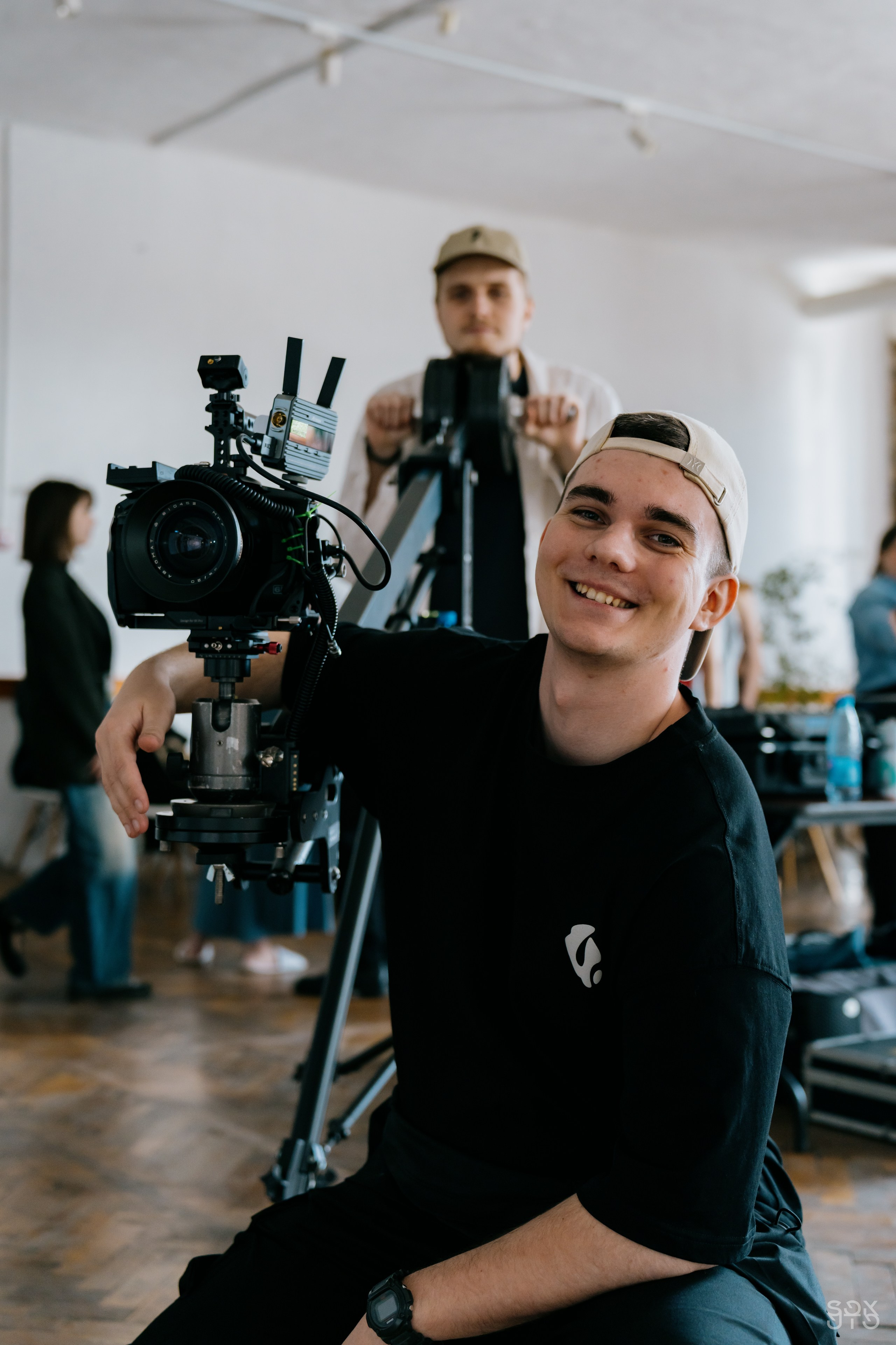 BAKED ROLL x Grad! ent