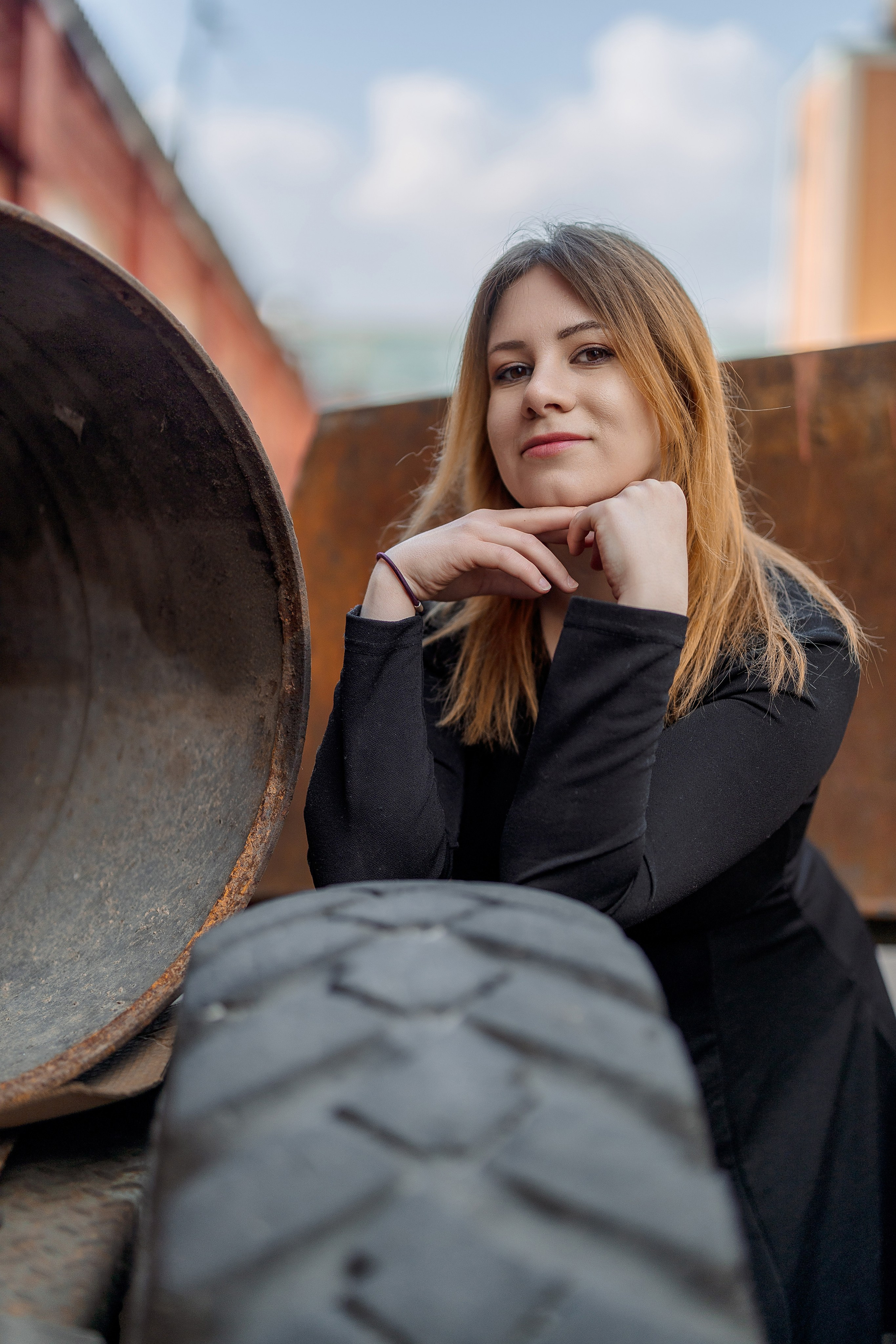 Настя на территории завода «Зингер». Александр Антонов. Профессиональный свадебный, репортажный фотограф в Москве, Подольске. Фото+Видео на любой праздник