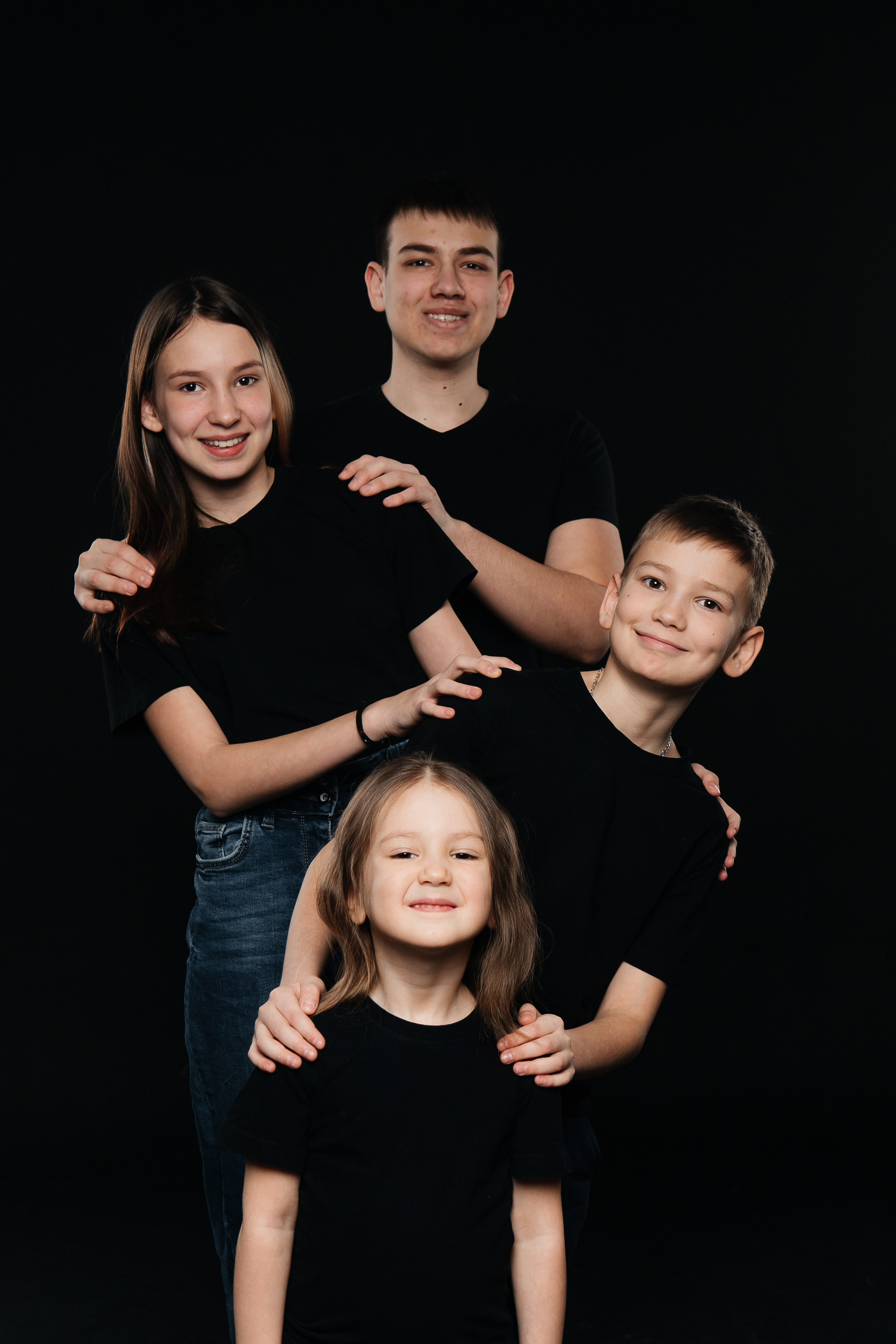 Семья Марии и Евгения. Фотограф в Иркутске Анастасия Кись. Студийная фотосессия беременности в тканях Иркутск. Семейная фотосессия, ПОРТРЕТ «ПОКОЛЕНИЕ»