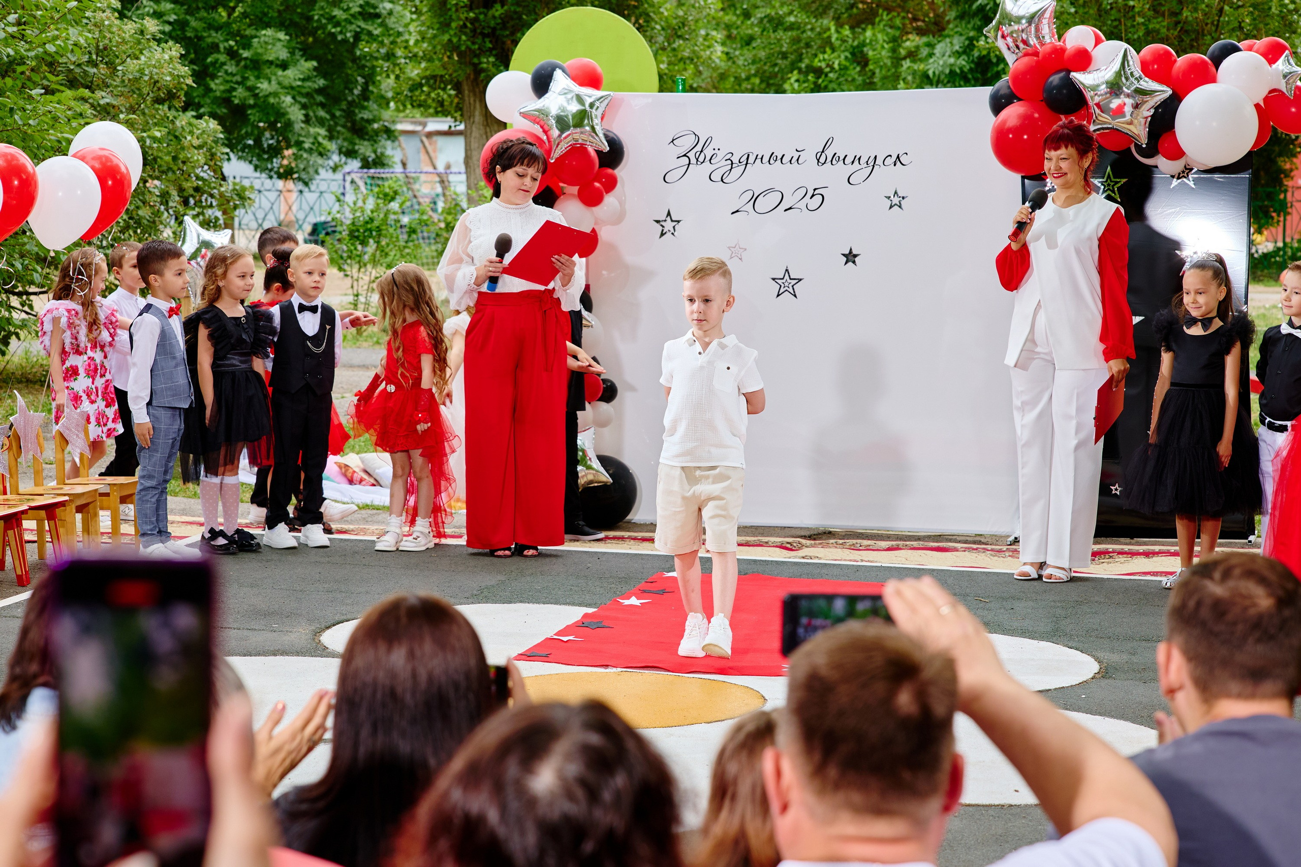 Выпускной 45 сад. Фотограф Выпускные альбомы Таганрог Сергей Коробченко