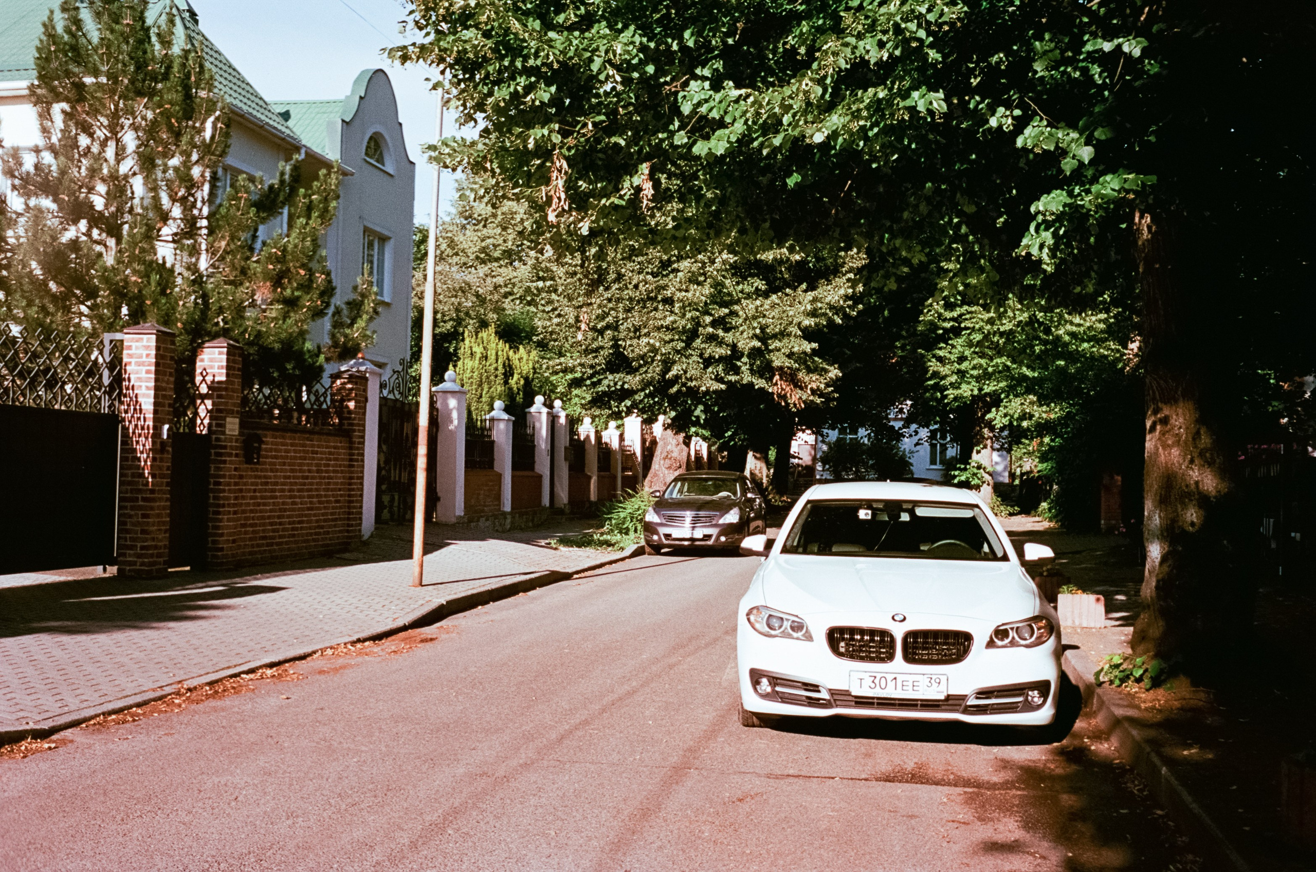 Калининград в солнечный день 7 июля 2024 года / Aerocolor IV / Minox 35GT (2)