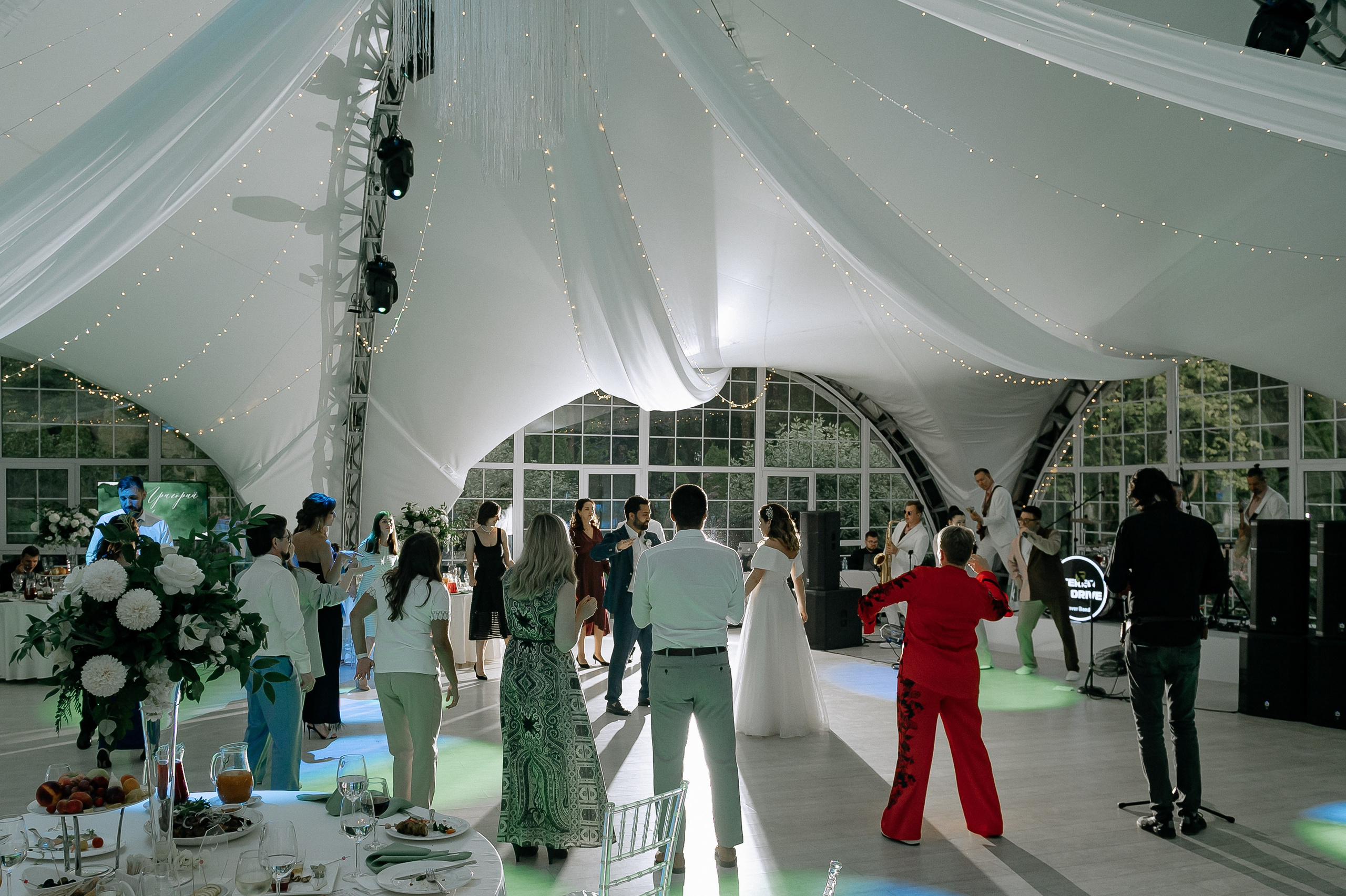 Свадебная фотосессия и выездная регистрация в Artiland. Свадебный фотограф Москва — Сергей и Татьяна