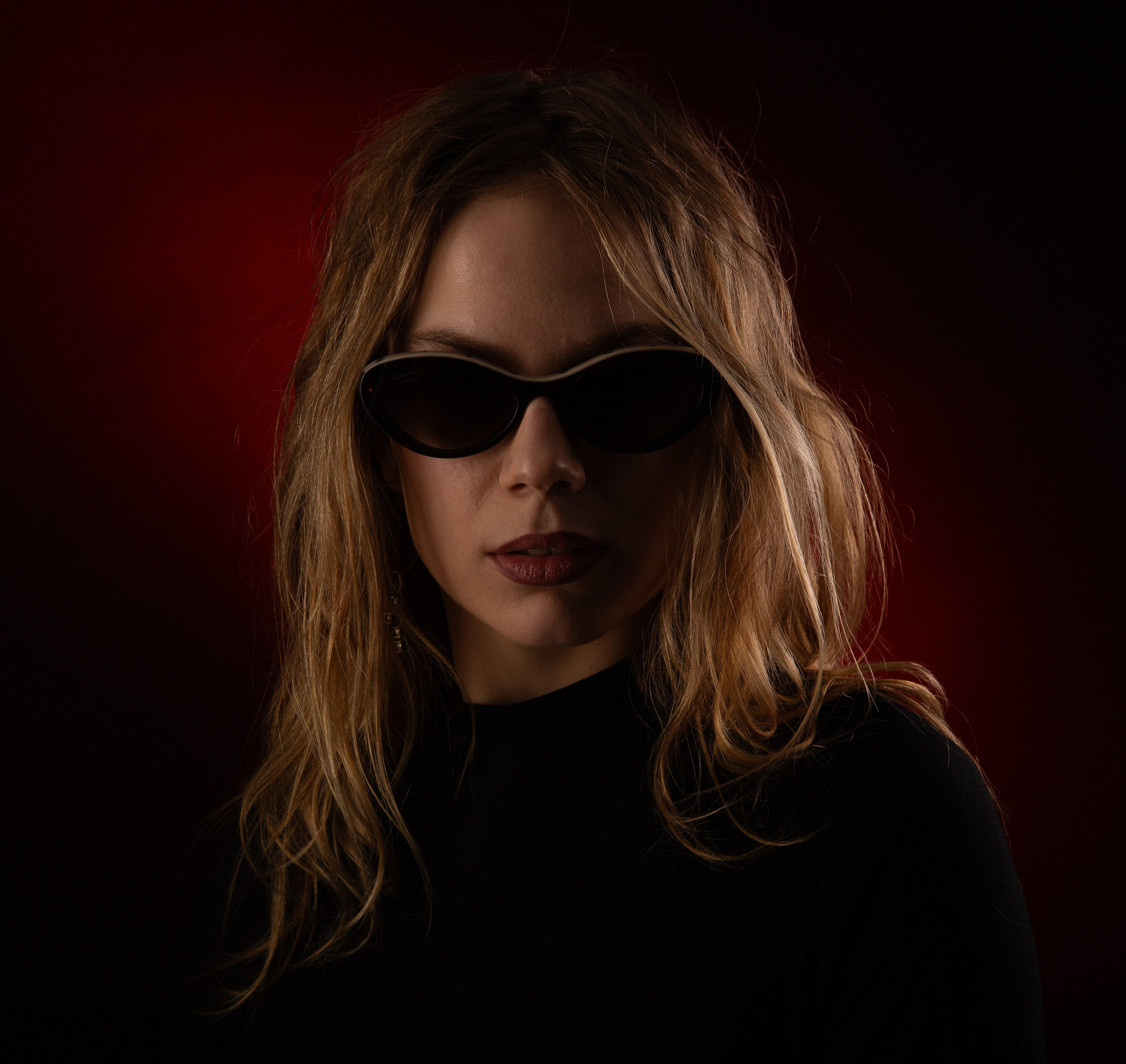 Фотосессия с жестким темным светом