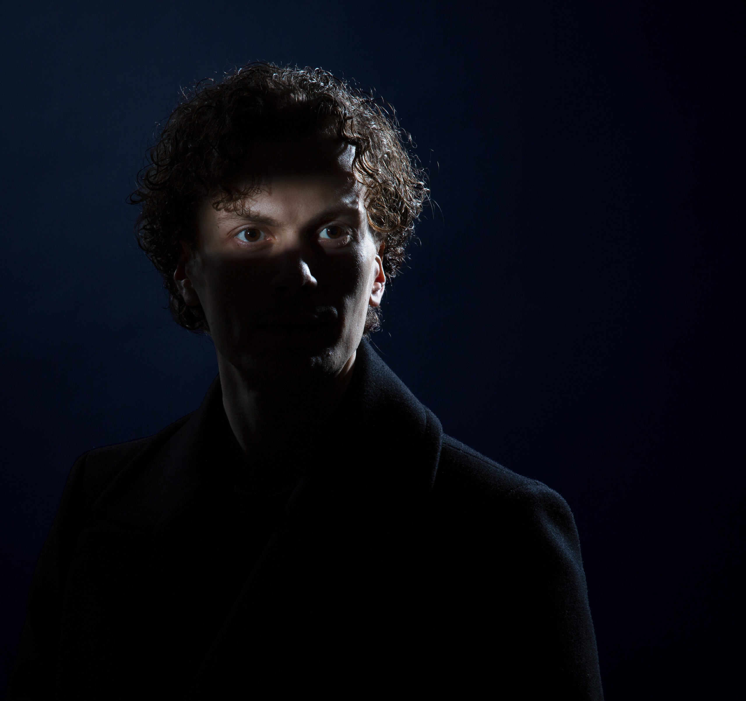 Александр. Портретная фотосессия с маскам Гобо