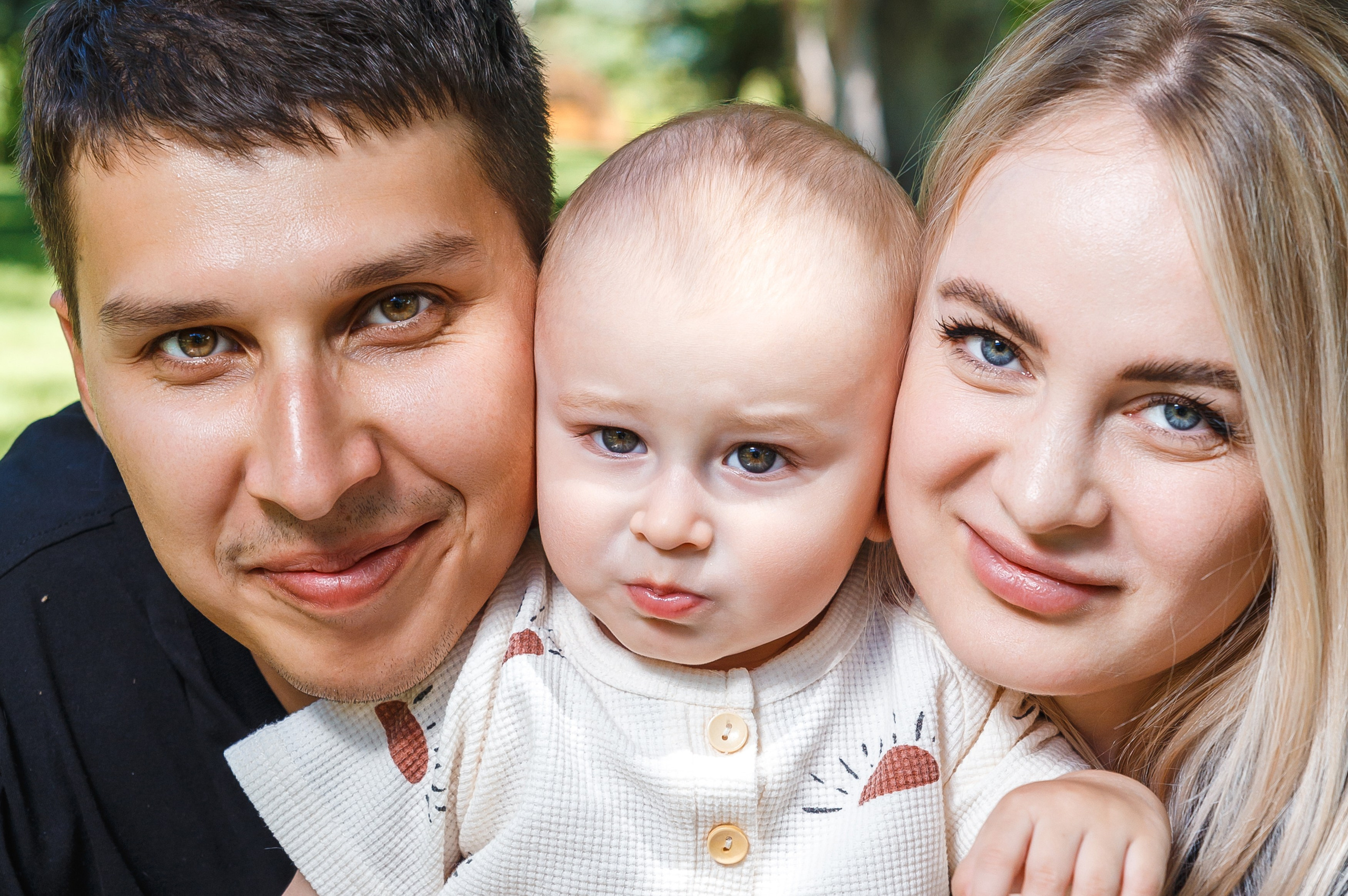 Марку 1 год и он проводит время с родителями в парке. Событийный фотограф Максим Бескоровайновнов