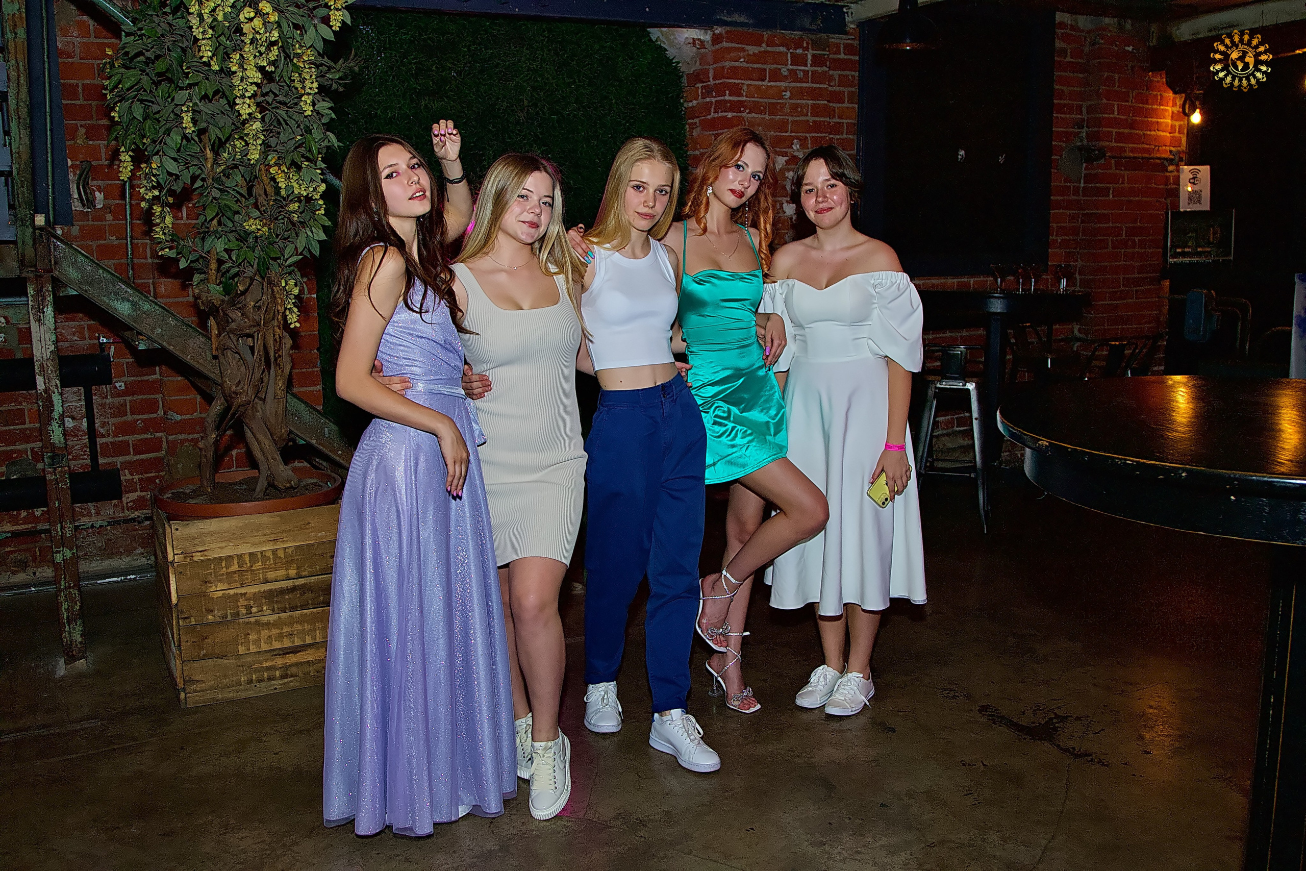 Выпускной 2023 (9-й класс, школа № 46). Loft Urban. Москва. Репортажная съемка в Москве и области. Анималистика