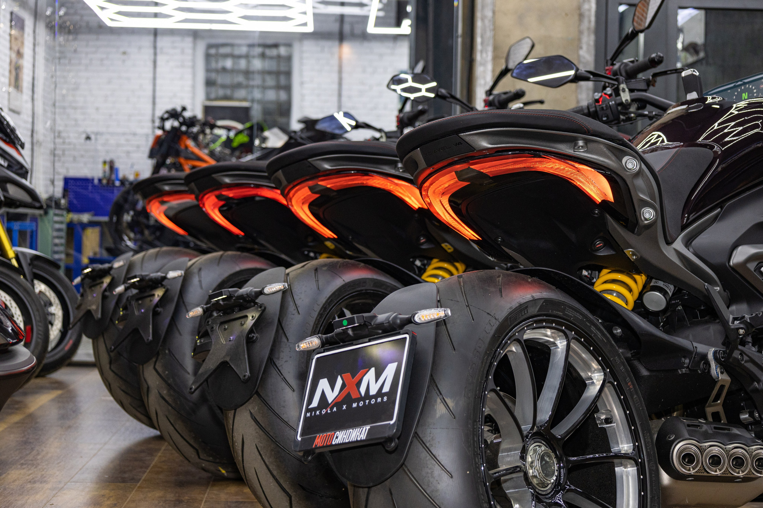 Фотосессия с мотоциклами и автомобилями. Предметный фотограф в Москве и Московской области