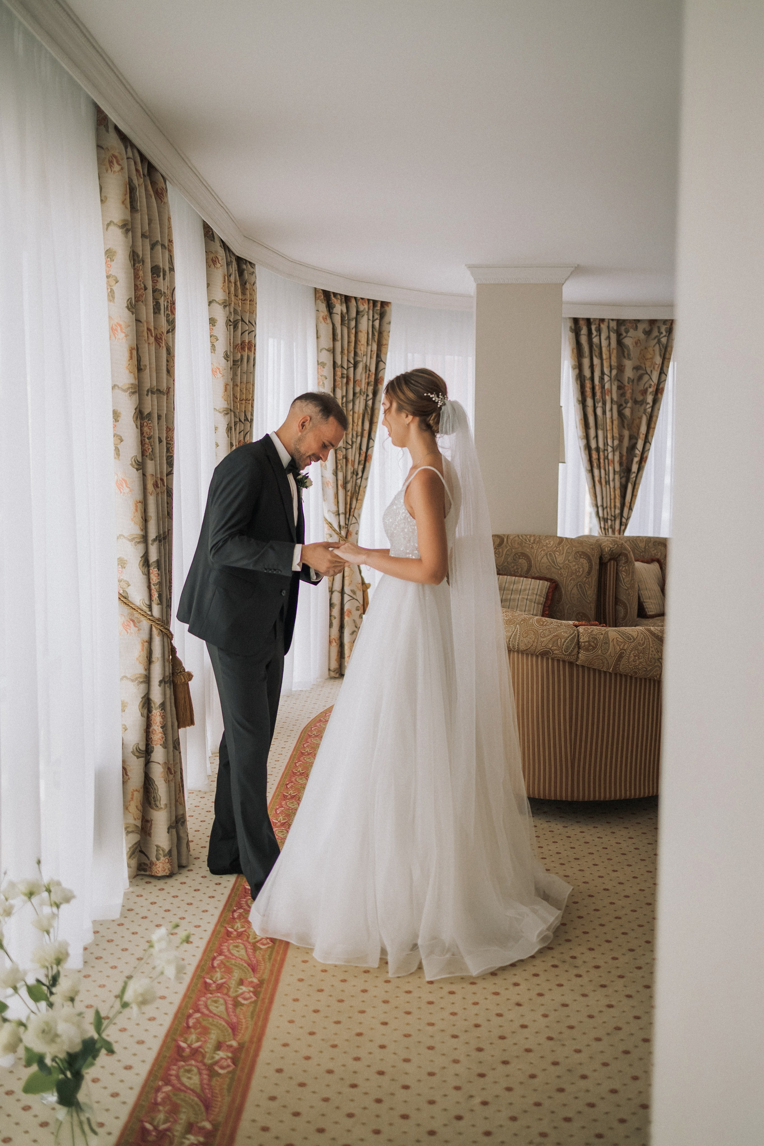 Свадебная прогулка Екатерины и Евгения. Свадебная фотография. Арина Рубах