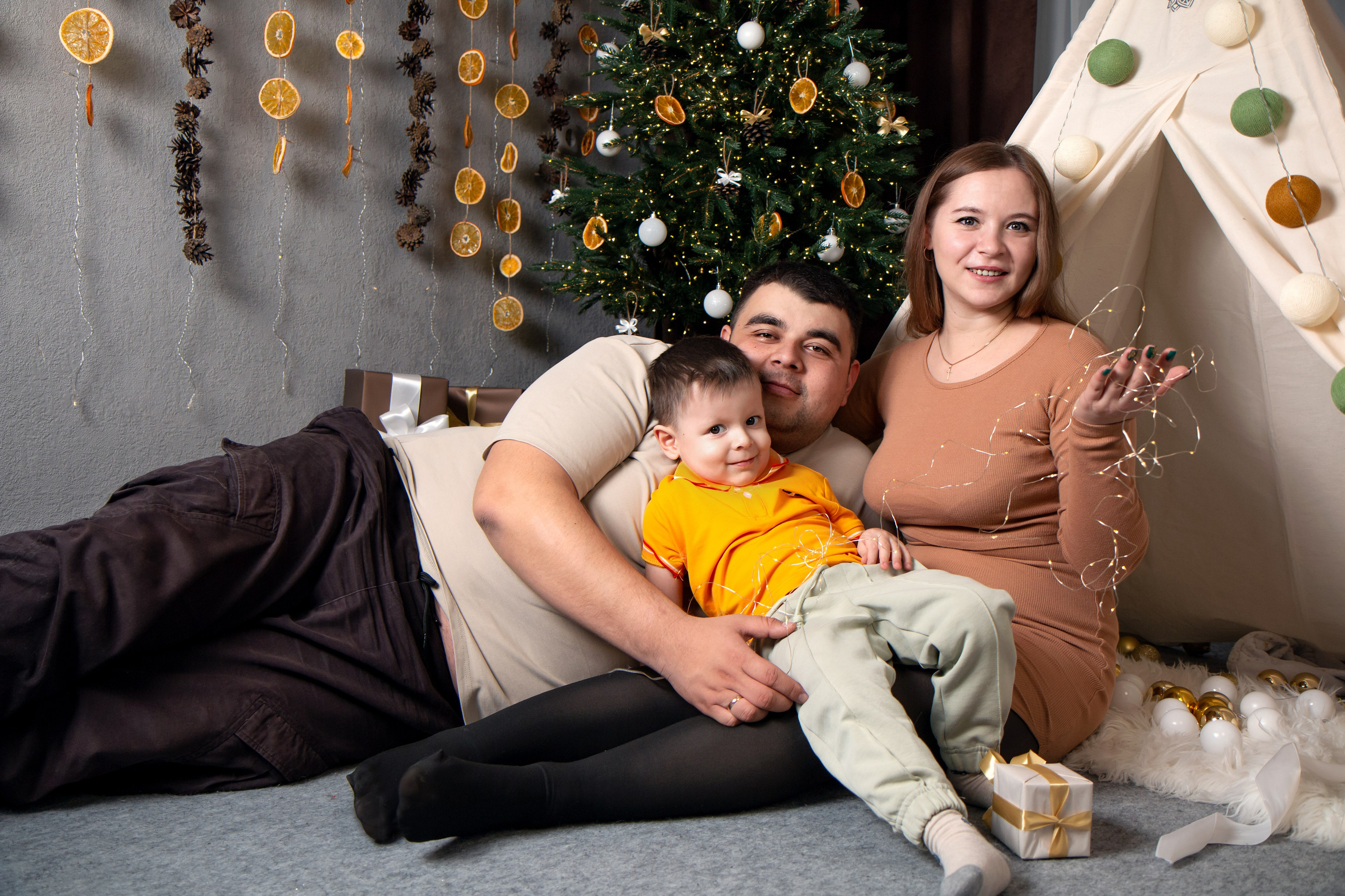 Семейная новогодняя фотосессия в Шелехове. Фотограф в Шелехове, лучшие выпускные альбомы в Шелехове