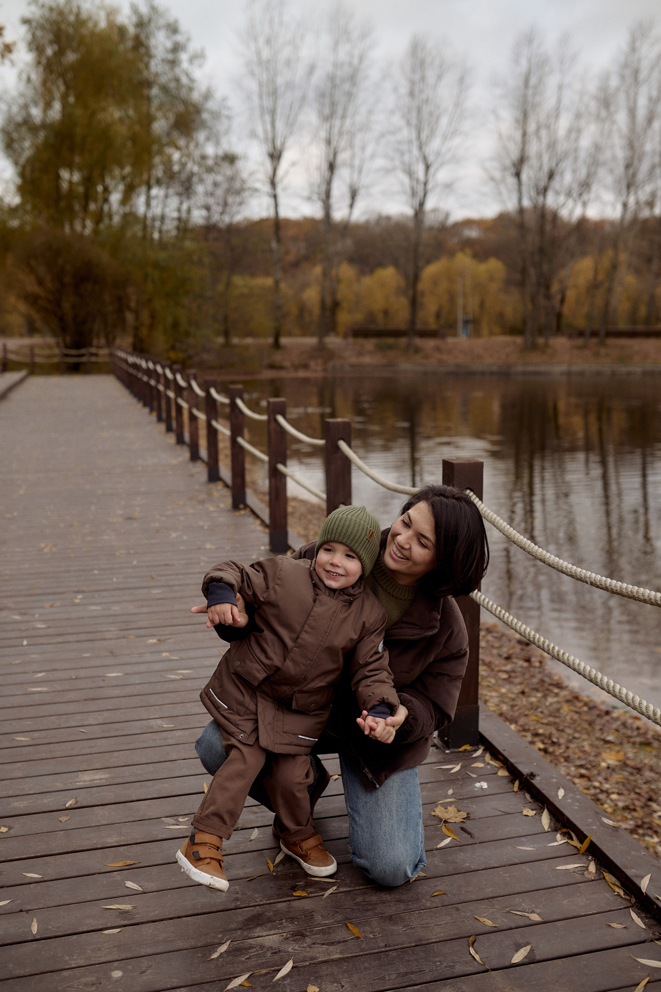 Вова, Юля и Максим в осеннем парке. Семейный и свадебный lifestyle-фотограф в Москве Мария Петрова