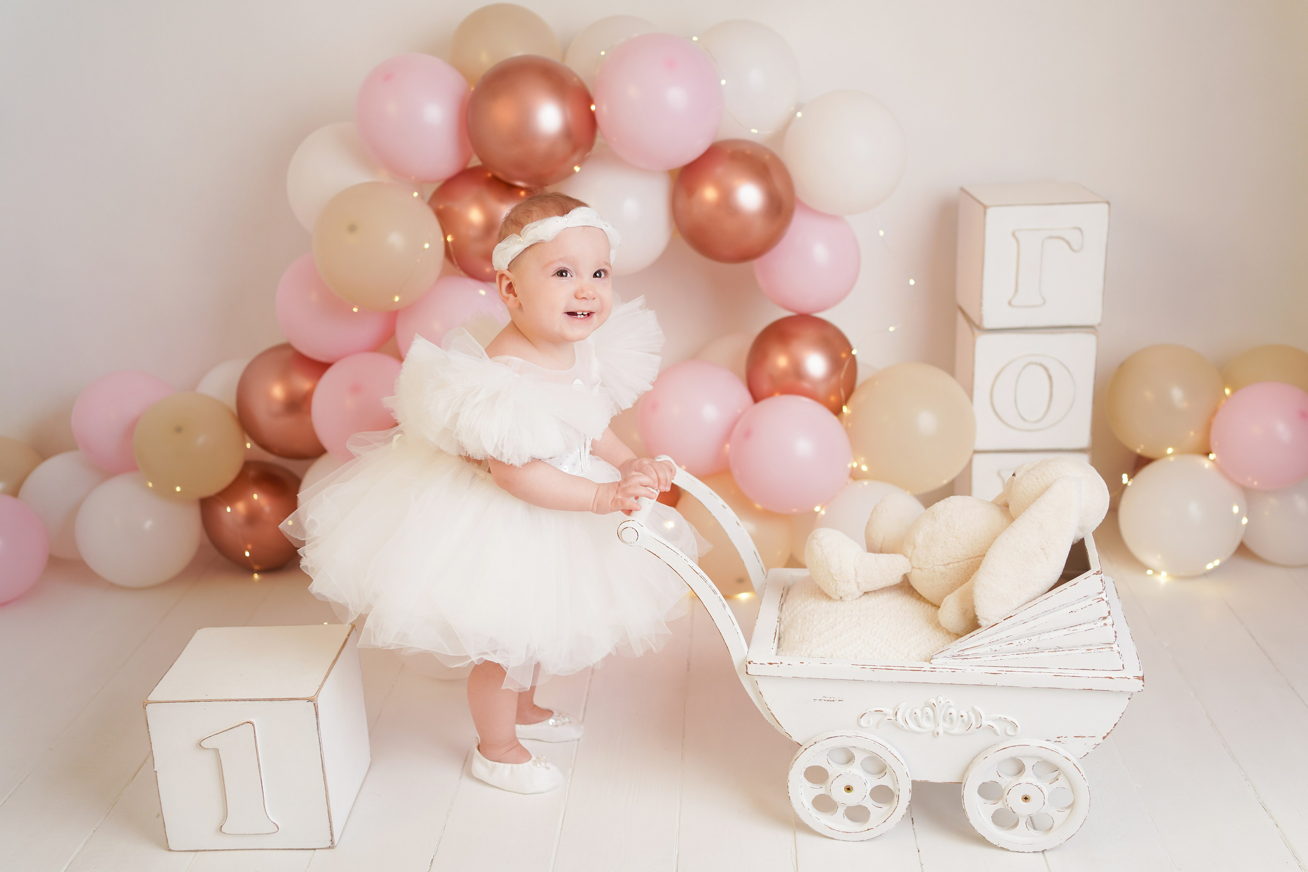 Детская фотосессия Первый год для девочек. Детский фотограф и фотограф новорожденных в Калининград Оксана Иваний